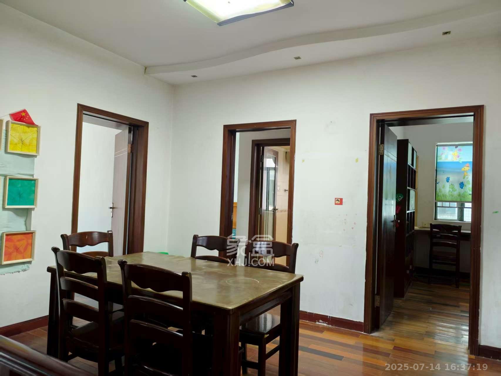 王府花园  3室2厅1卫    2800.0元/月室内图