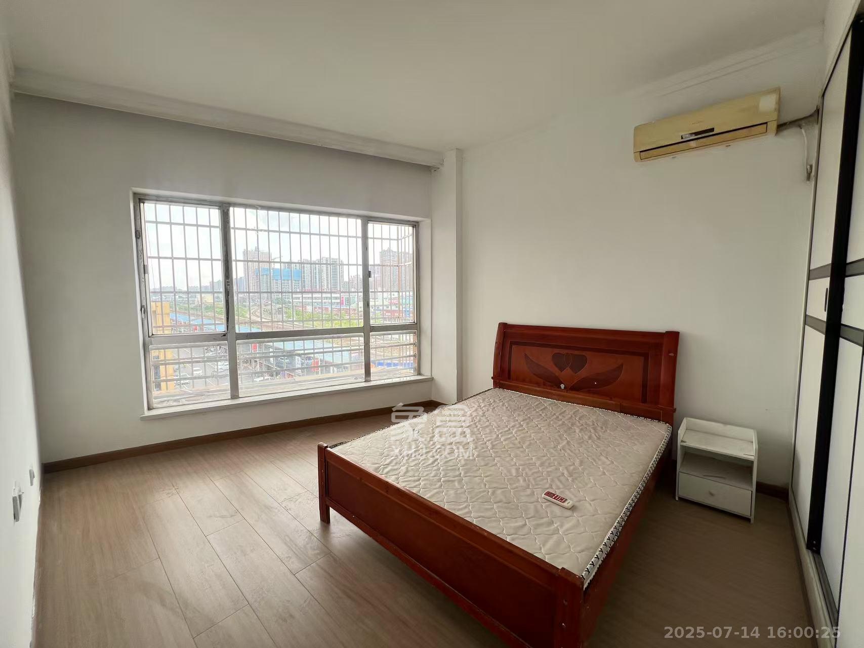 泰时三湘金地  2室1厅1卫    1600.0元/月 泰时三湘金地  2室1厅1卫    1600.0元/月室内图