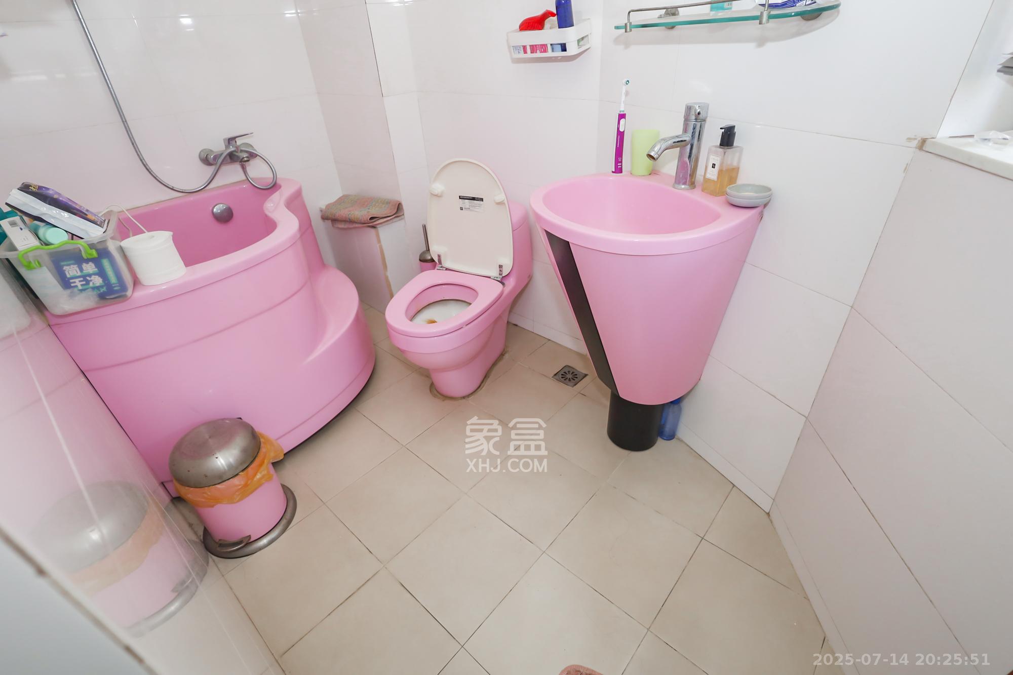 西岸润泽府 5室2厅2卫 189.0万 西岸润泽府 5室2厅2卫 189.0万卫生间