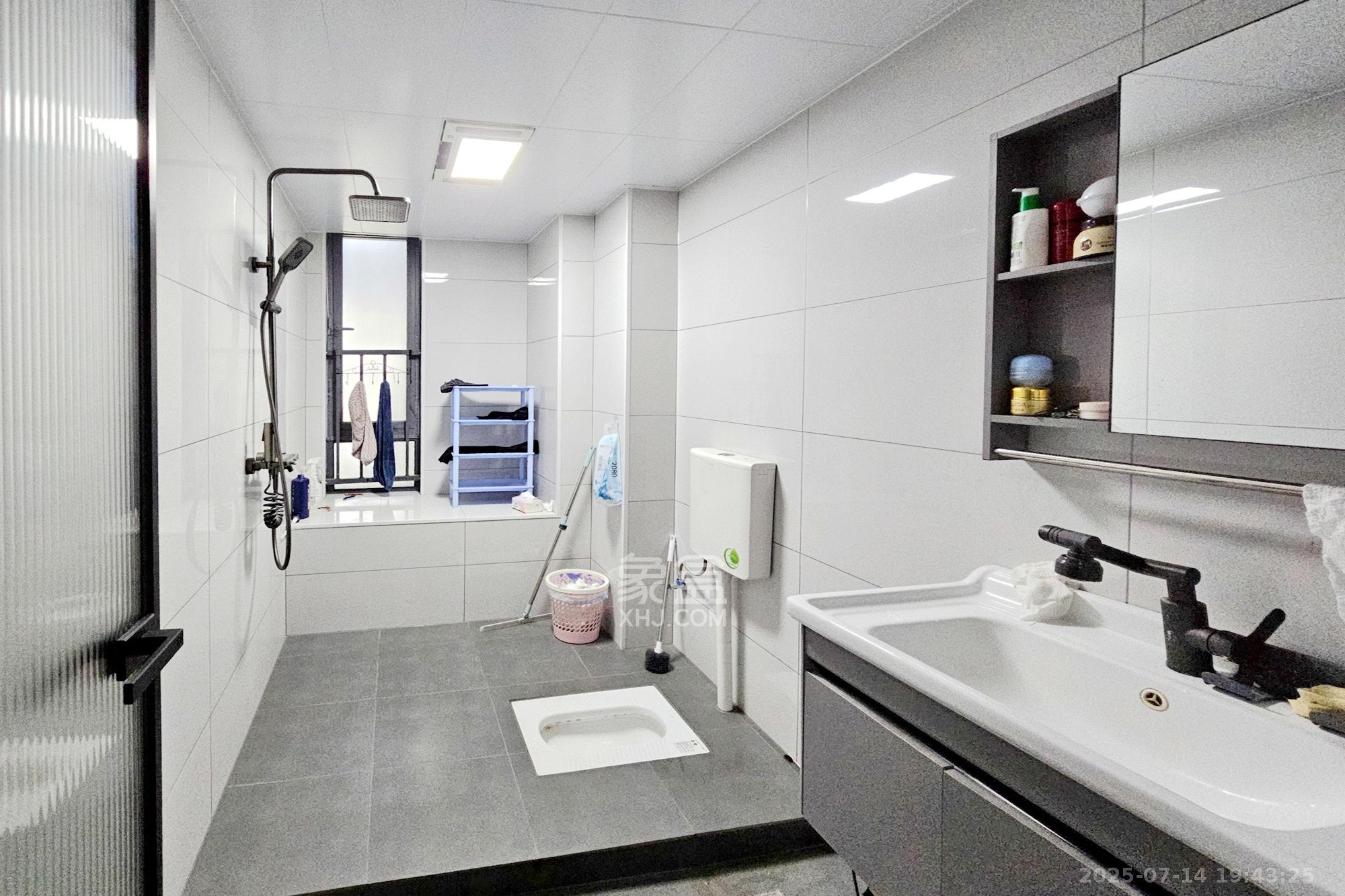 长房东旭国际  4室2厅2卫    142.0万 长房东旭国际  4室2厅2卫    142.0万卧室