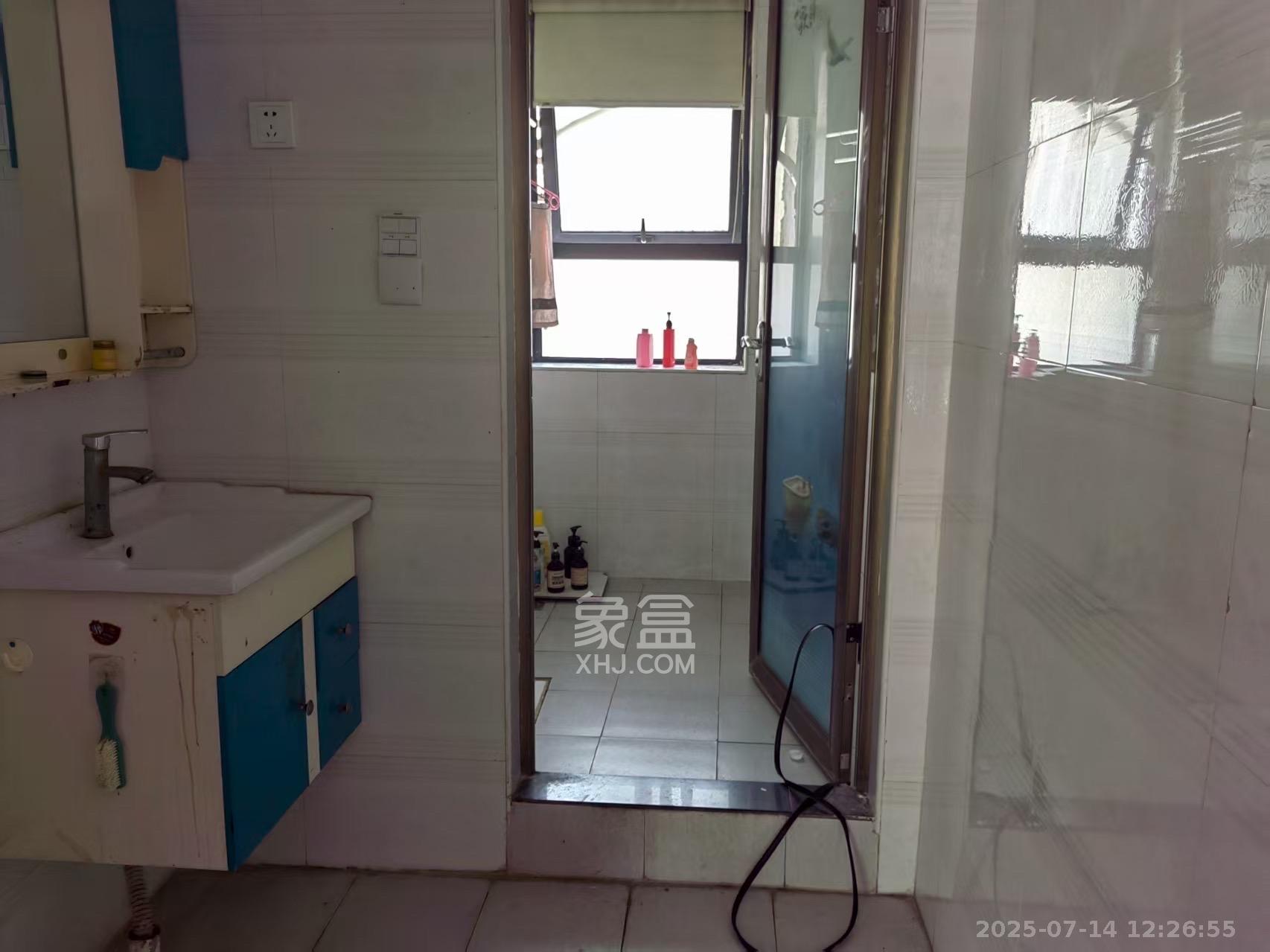 奥克斯广场 4室2厅1卫 3400.0元/月 奥克斯广场 4室2厅1卫 3400.0元/月室内图