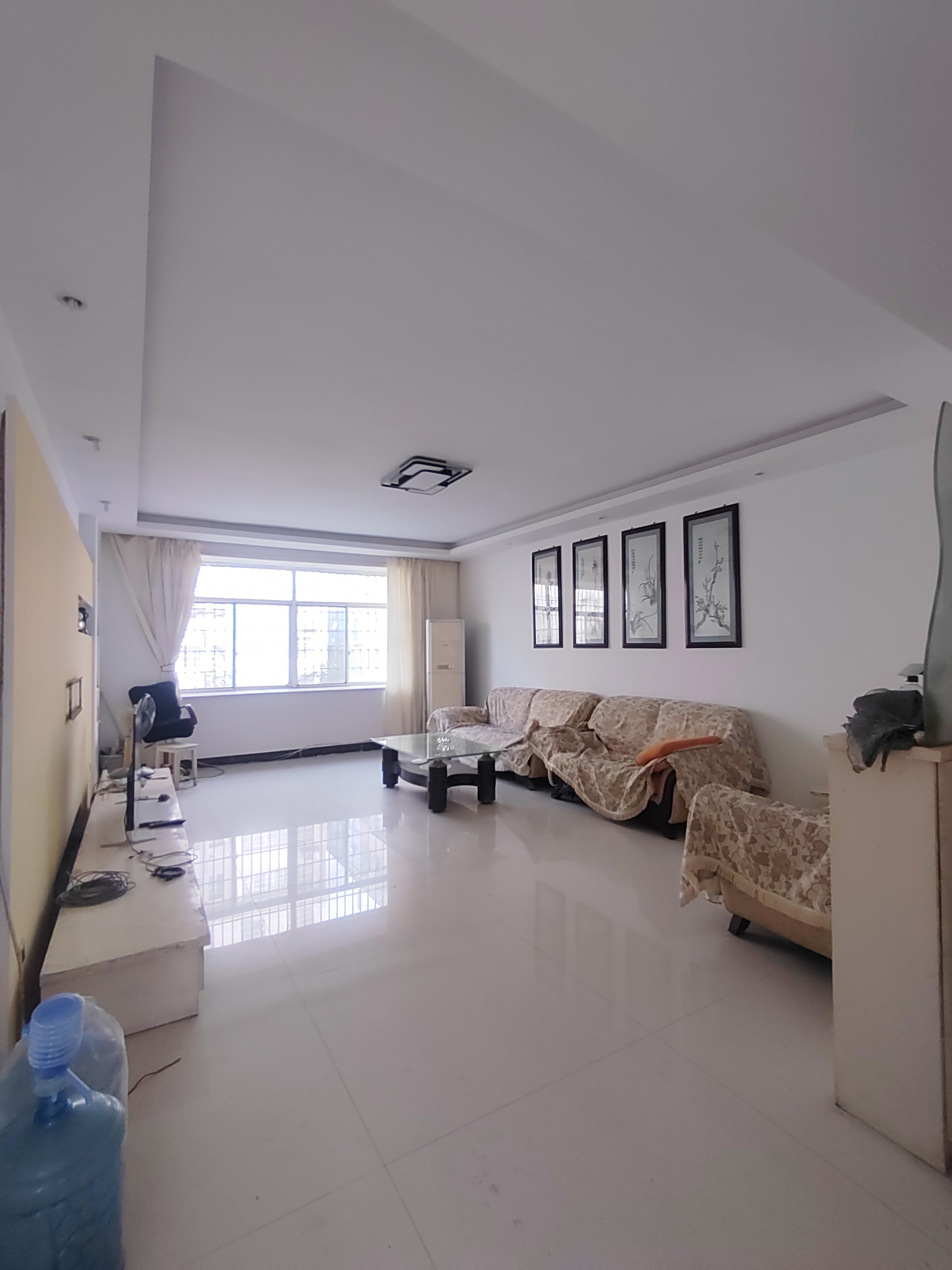 铂金玫瑰园  4室2厅2卫    48.8万 铂金玫瑰园  4室2厅2卫    48.8万客厅