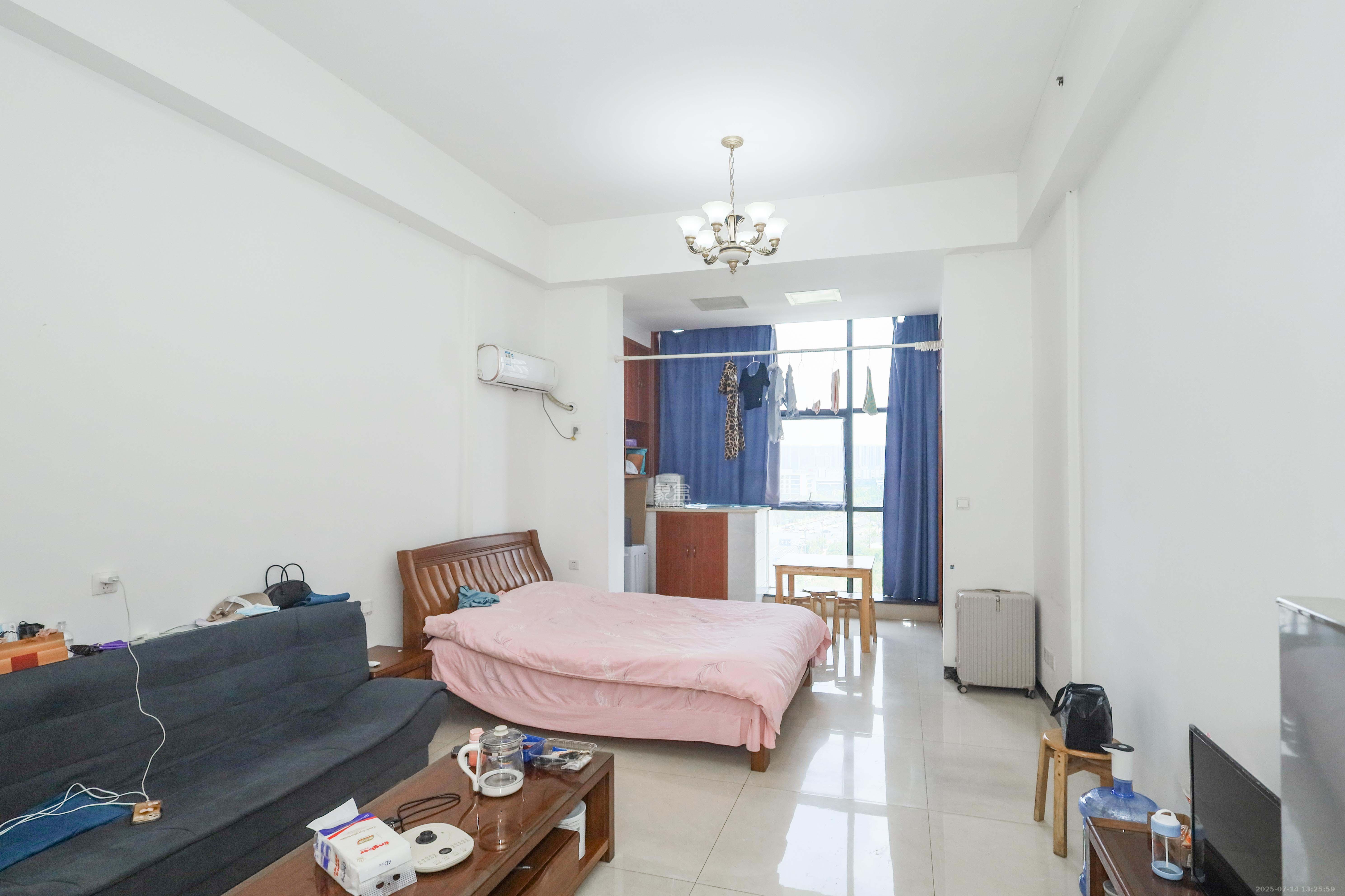 华侨假日中心(晟华苑)  1室1厅1卫    28.0万 华侨假日中心(晟华苑)  1室1厅1卫    28.0万卧室