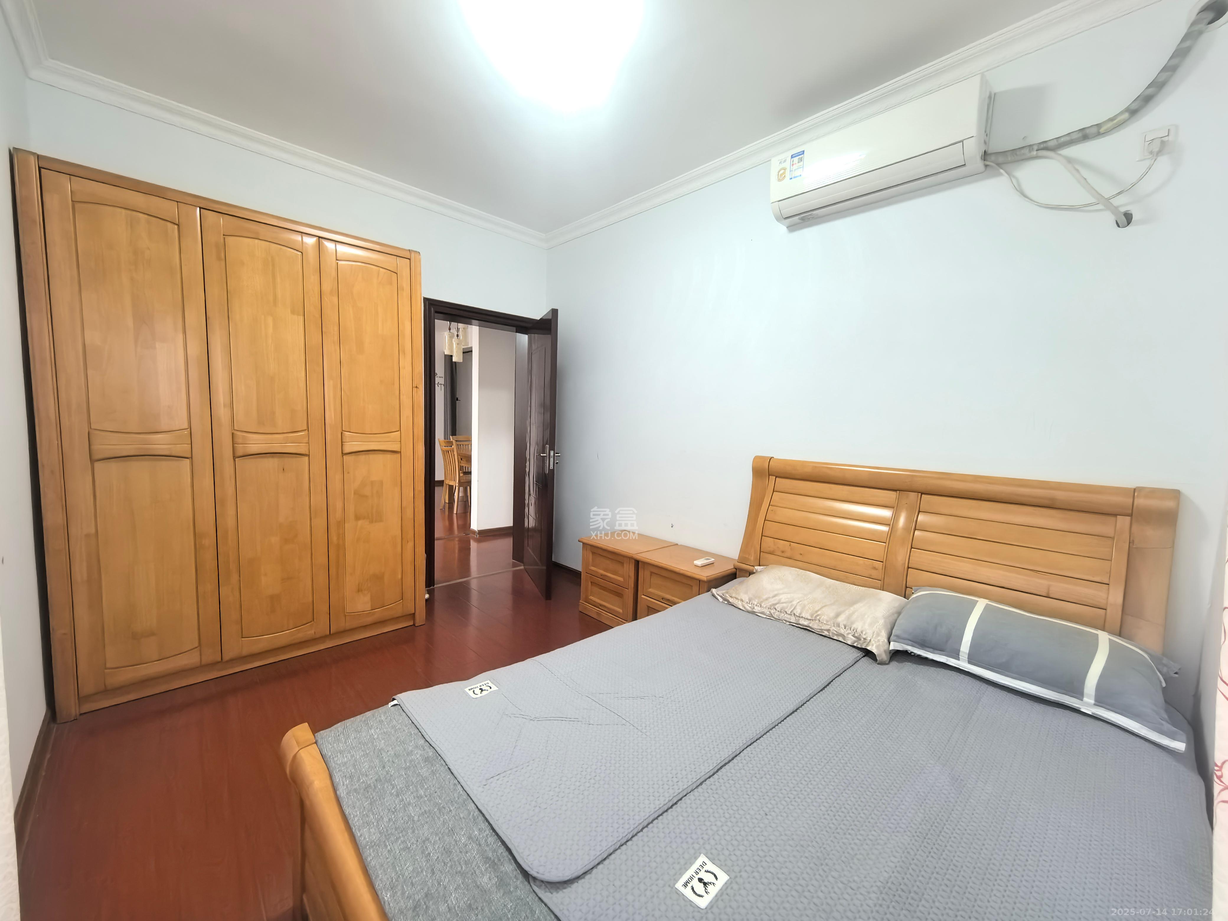 华润凤凰城二期  3室2厅1卫    1900.0元/月室内图