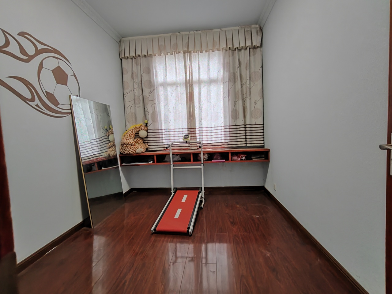 铂金玫瑰园  4室2厅2卫    62.8万 铂金玫瑰园  4室2厅2卫    62.8万客厅