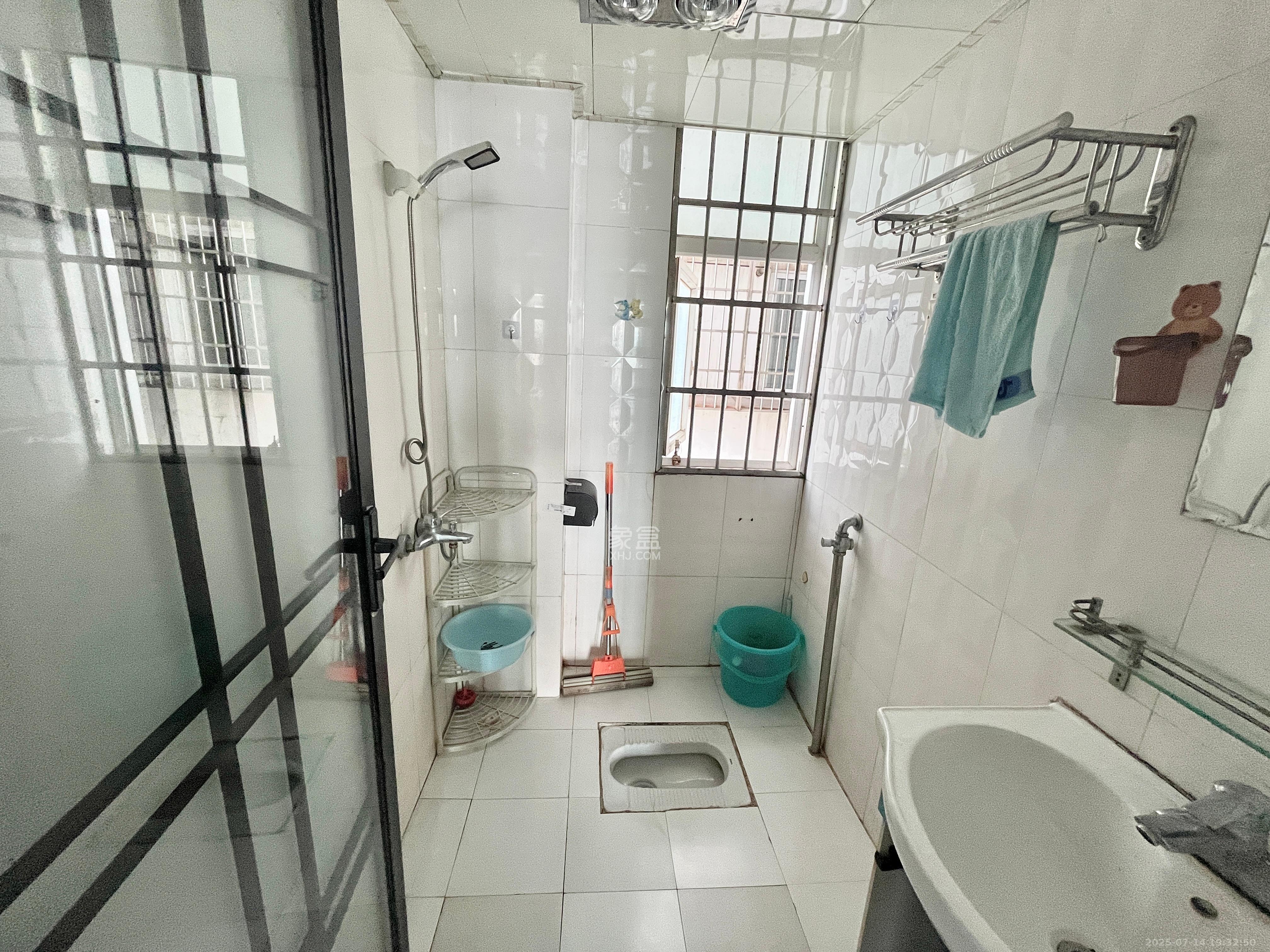 未来现代城  1室2厅1卫   1700.00元/月室内图