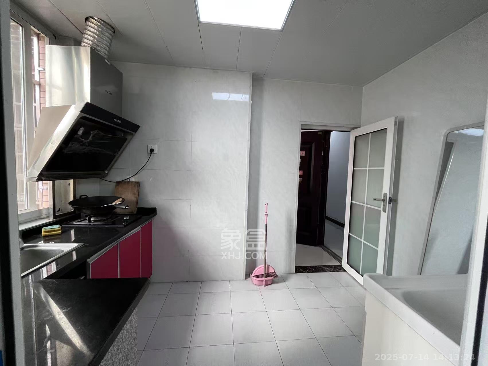 和润园一、二期  1室1厅1卫    1200.0元/月 和润园一、二期  1室1厅1卫    1200.0元/月室内图