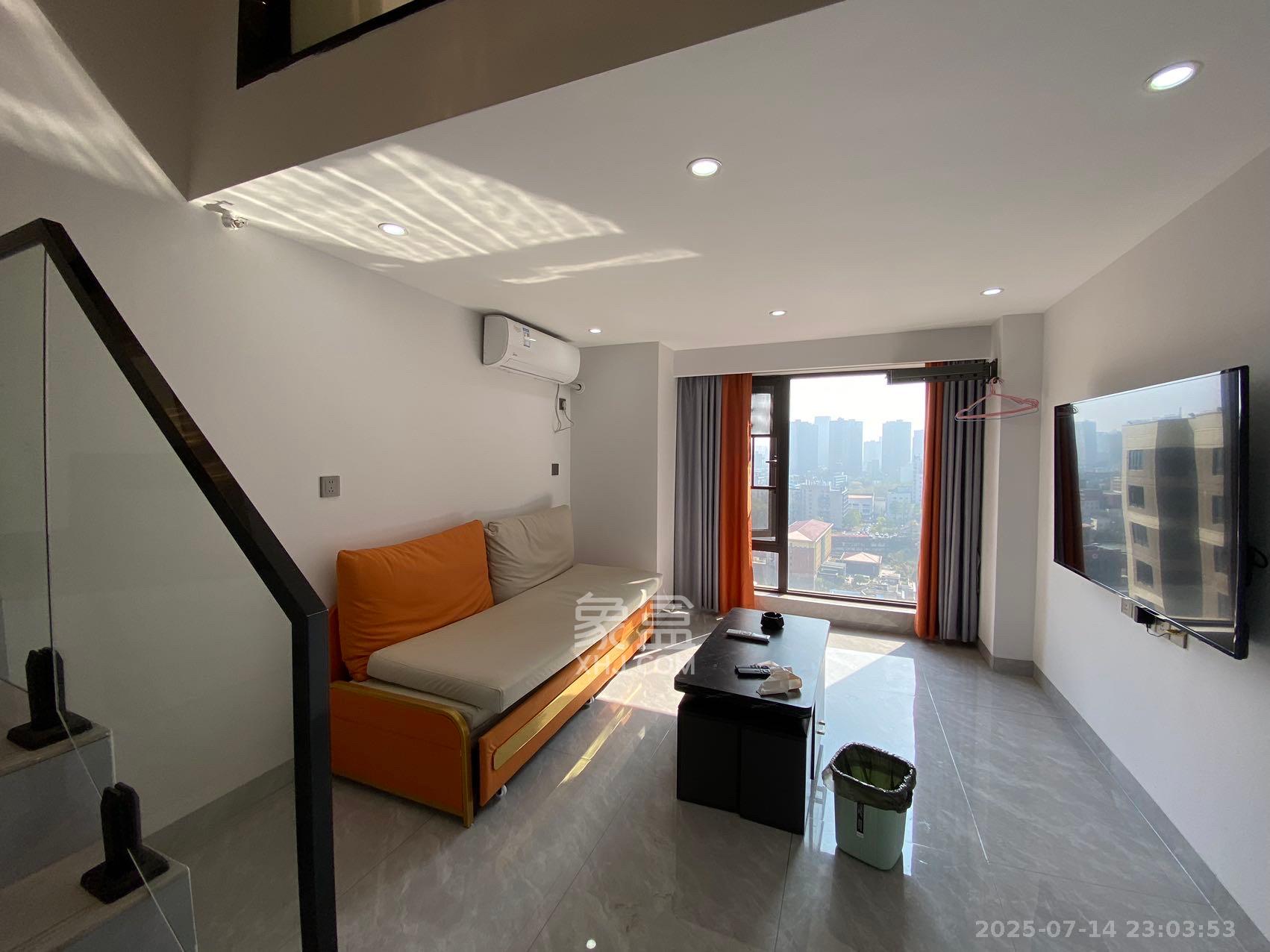 卓越江岸  2室1厅1卫    2500.0元/月 卓越江岸  2室1厅1卫    2500.0元/月室内图1