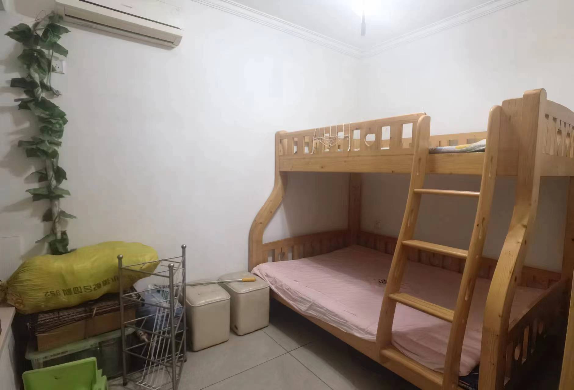 旺佳华府 3室3厅2卫 1500.0元/月 旺佳华府 3室3厅2卫 1500.0元/月室内图