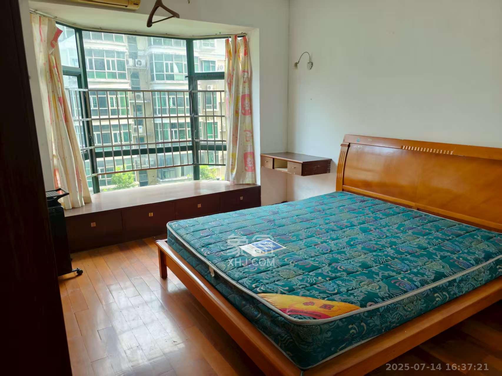 王府花园  3室2厅1卫    2800.0元/月室内图