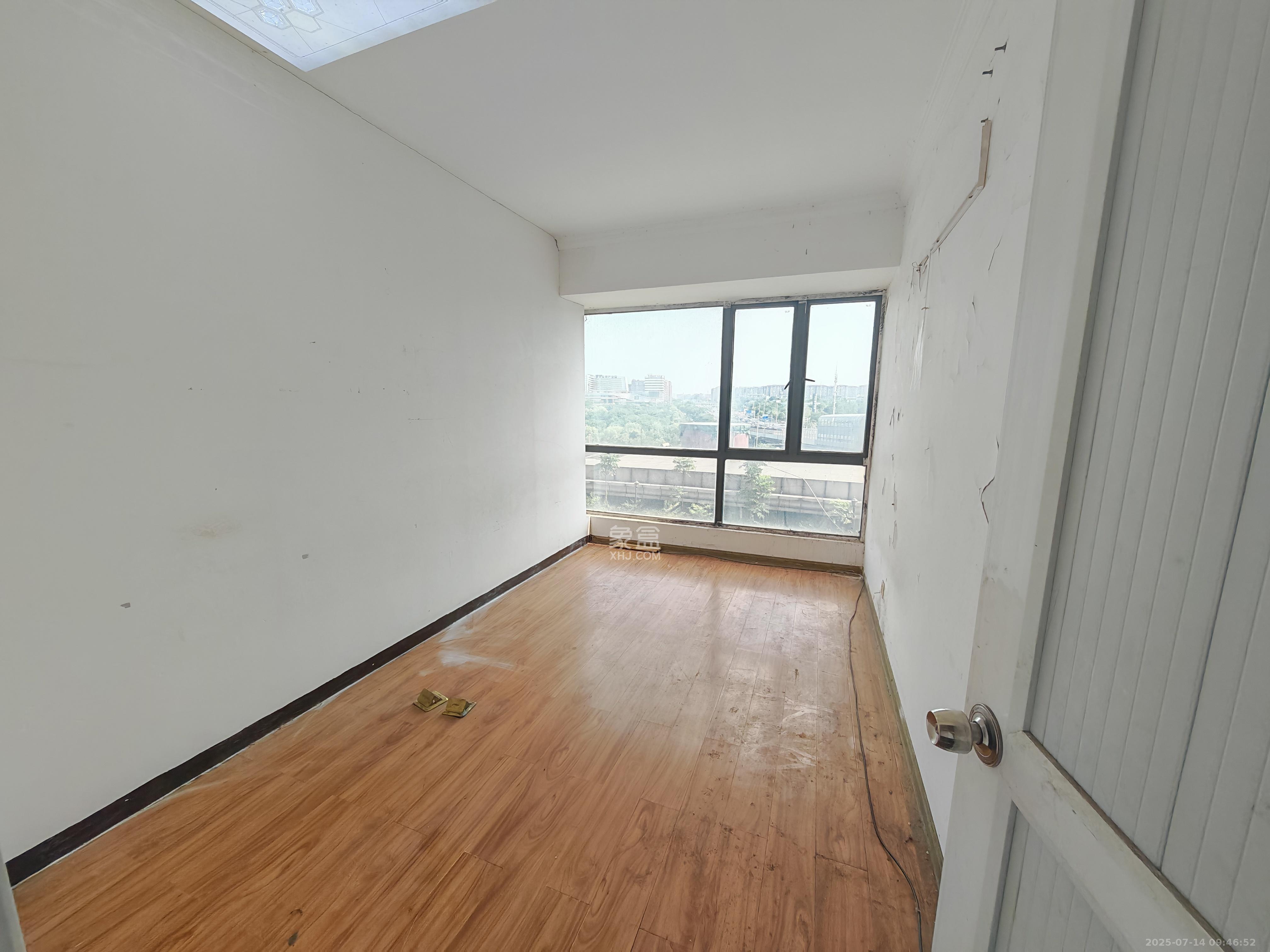 中信城市广场(中信新城一期) 6室2厅2卫 3300.0元/月 中信城市广场(中信新城一期) 6室2厅2卫 3300.0元/月室内图