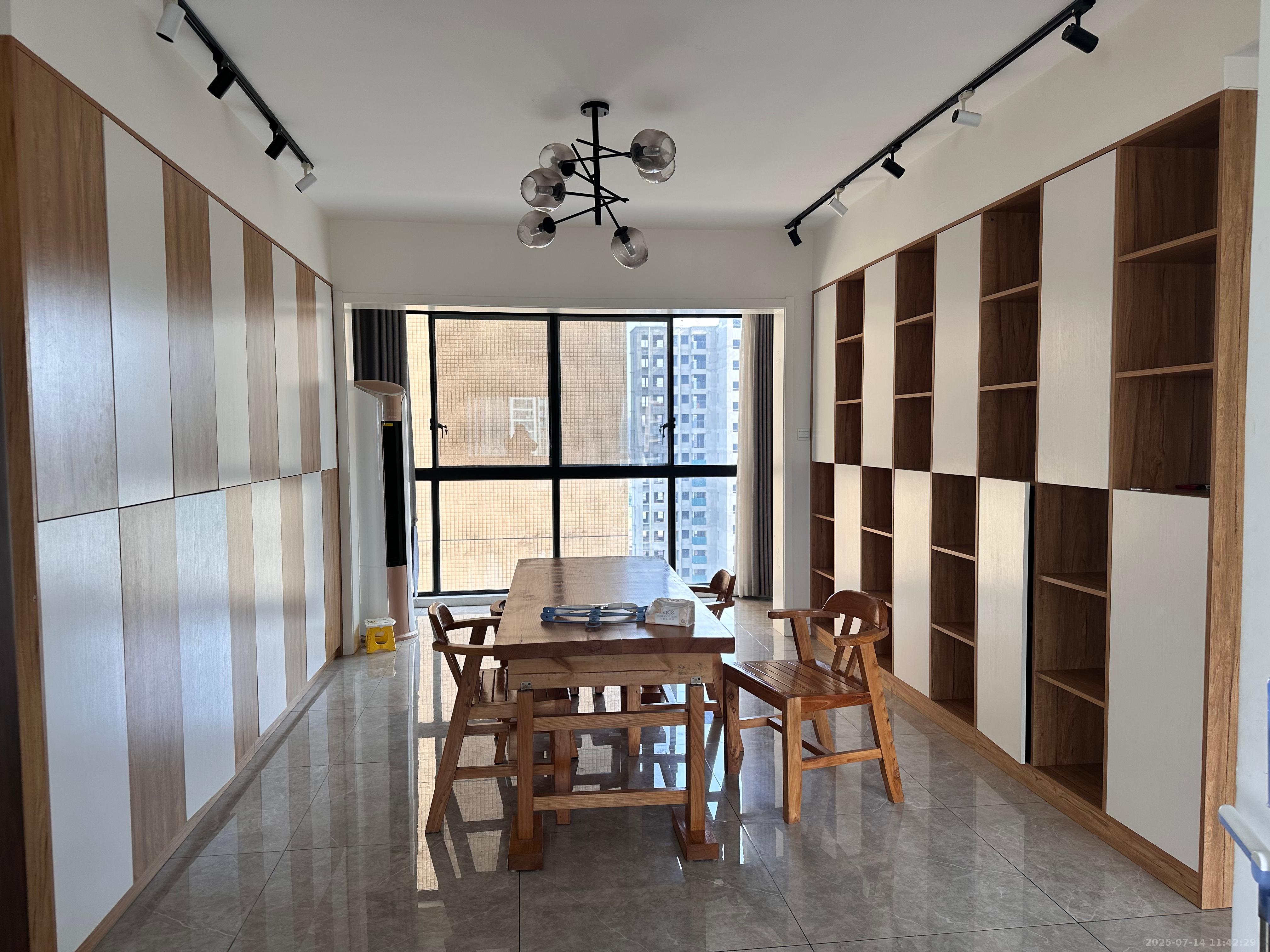 日盛山湖城 3室2厅2卫 2100.0元/月 日盛山湖城 3室2厅2卫 2100.0元/月室内图