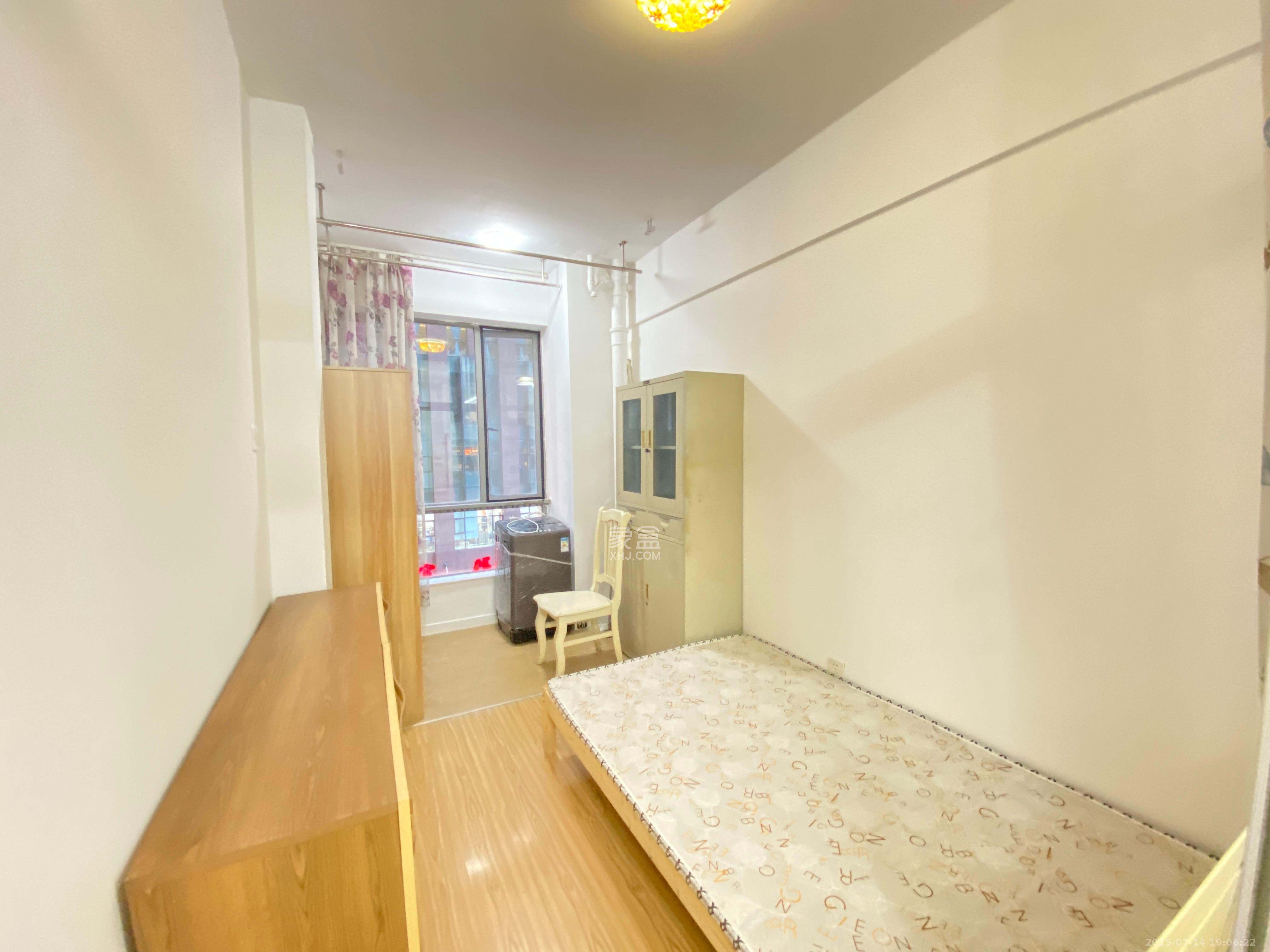 建鸿达华都(华都小户型及大华写字楼) 2室1厅0卫 2500.0元/月 建鸿达华都(华都小户型及大华写字楼) 2室1厅0卫 2500.0元/月室内图