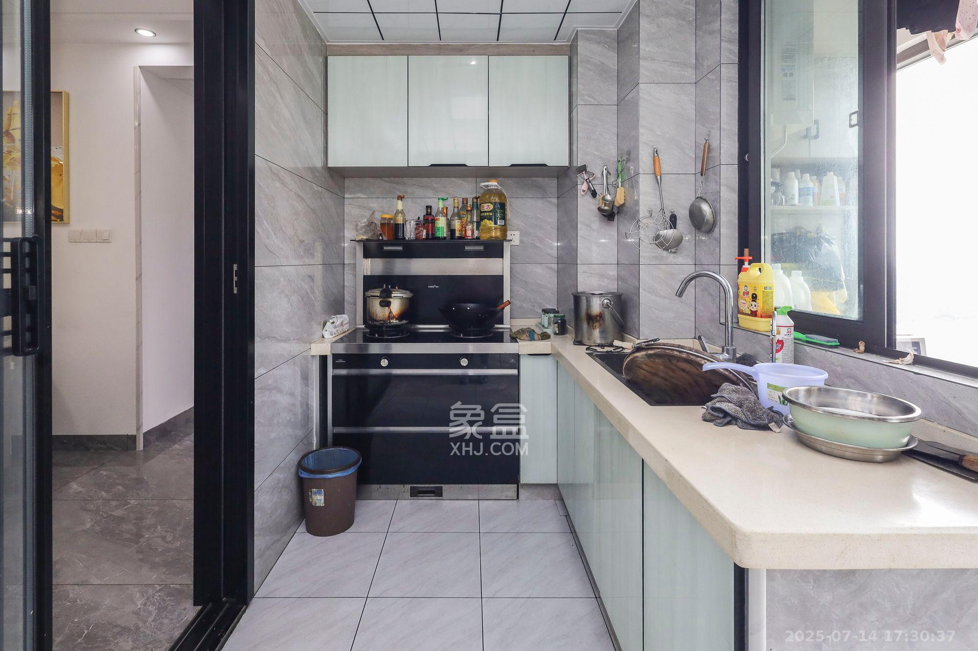 恒基旭辉湖山赋 3室2厅2卫 3000.0元/月 恒基旭辉湖山赋 3室2厅2卫 3000.0元/月室内图