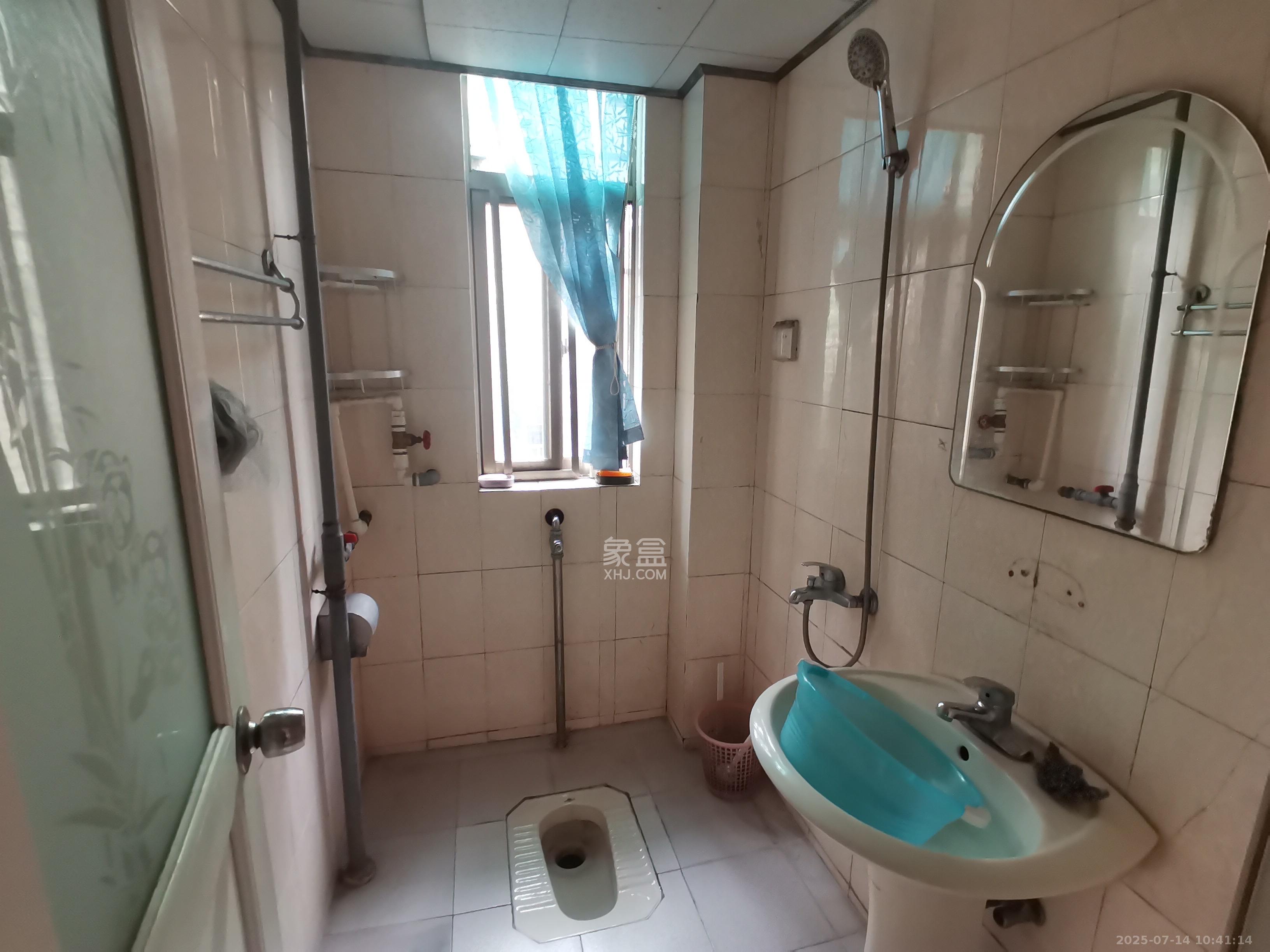 三湘小区  3室2厅1卫   1700.00元/月室内图