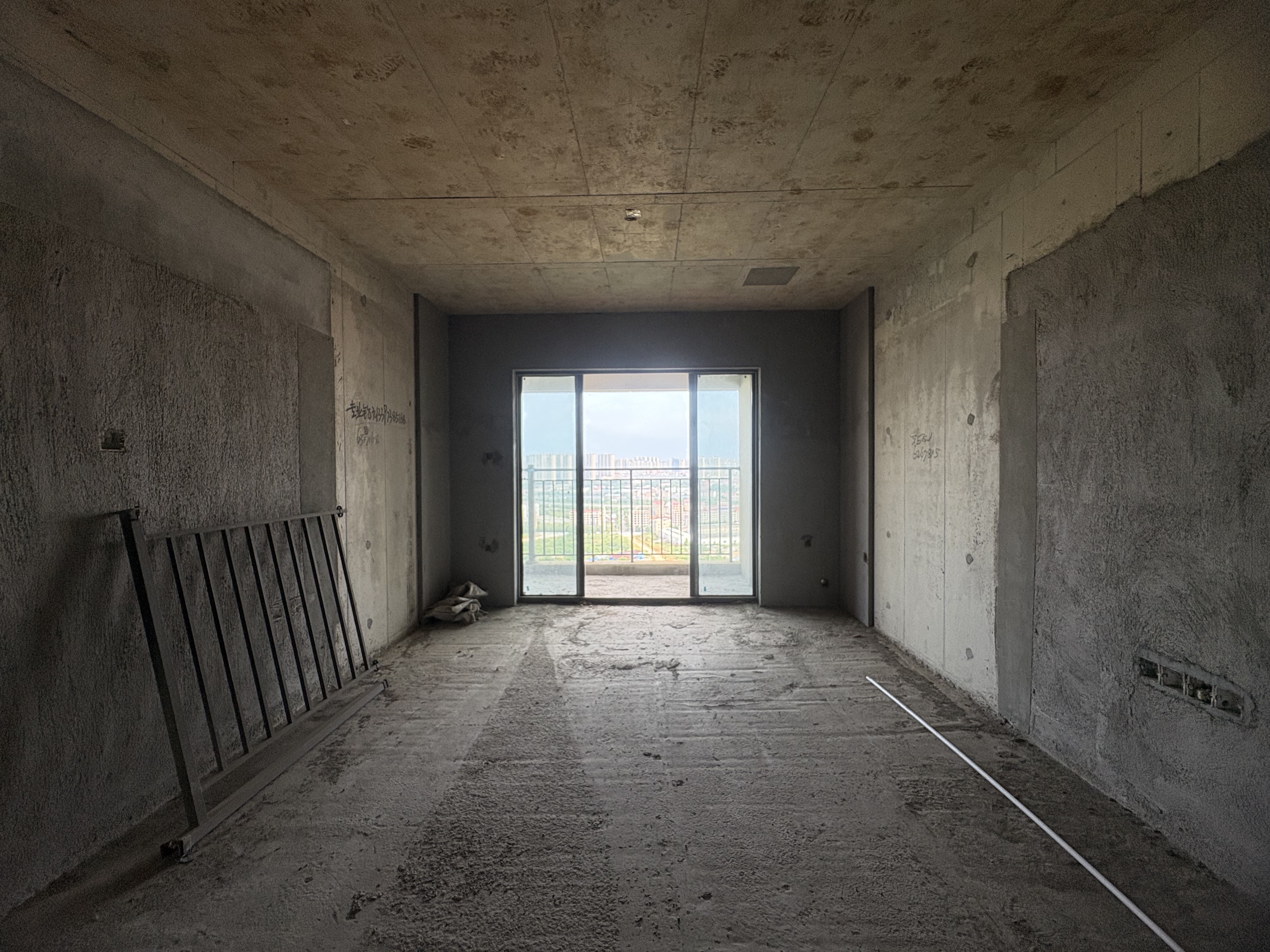 中梁湾田御江府 4室2厅1卫 71.8万 中梁湾田御江府 4室2厅1卫 71.8万客厅