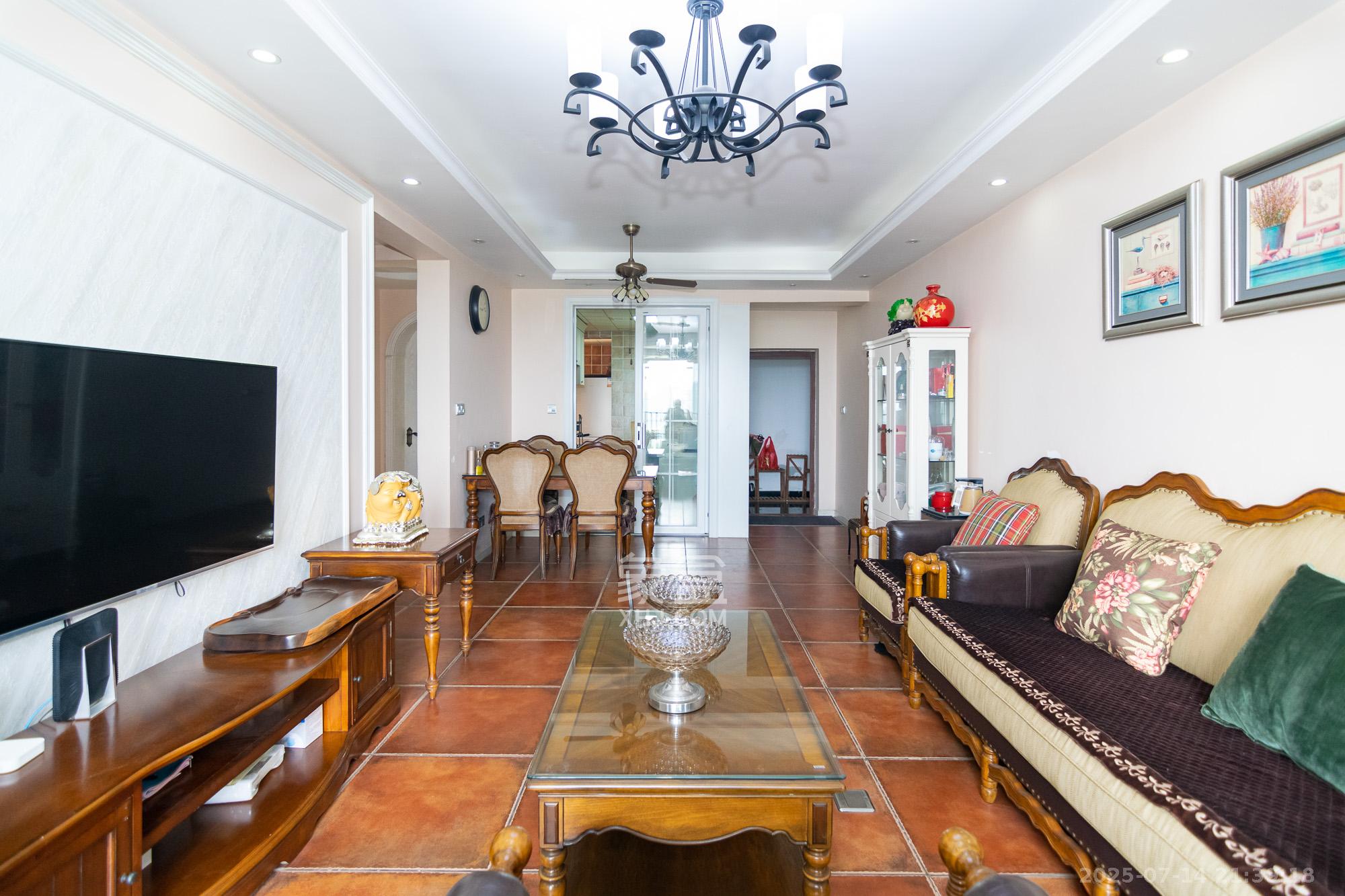 中粮自然天城 3室2厅1卫 68.0万 中粮自然天城 3室2厅1卫 68.0万客厅