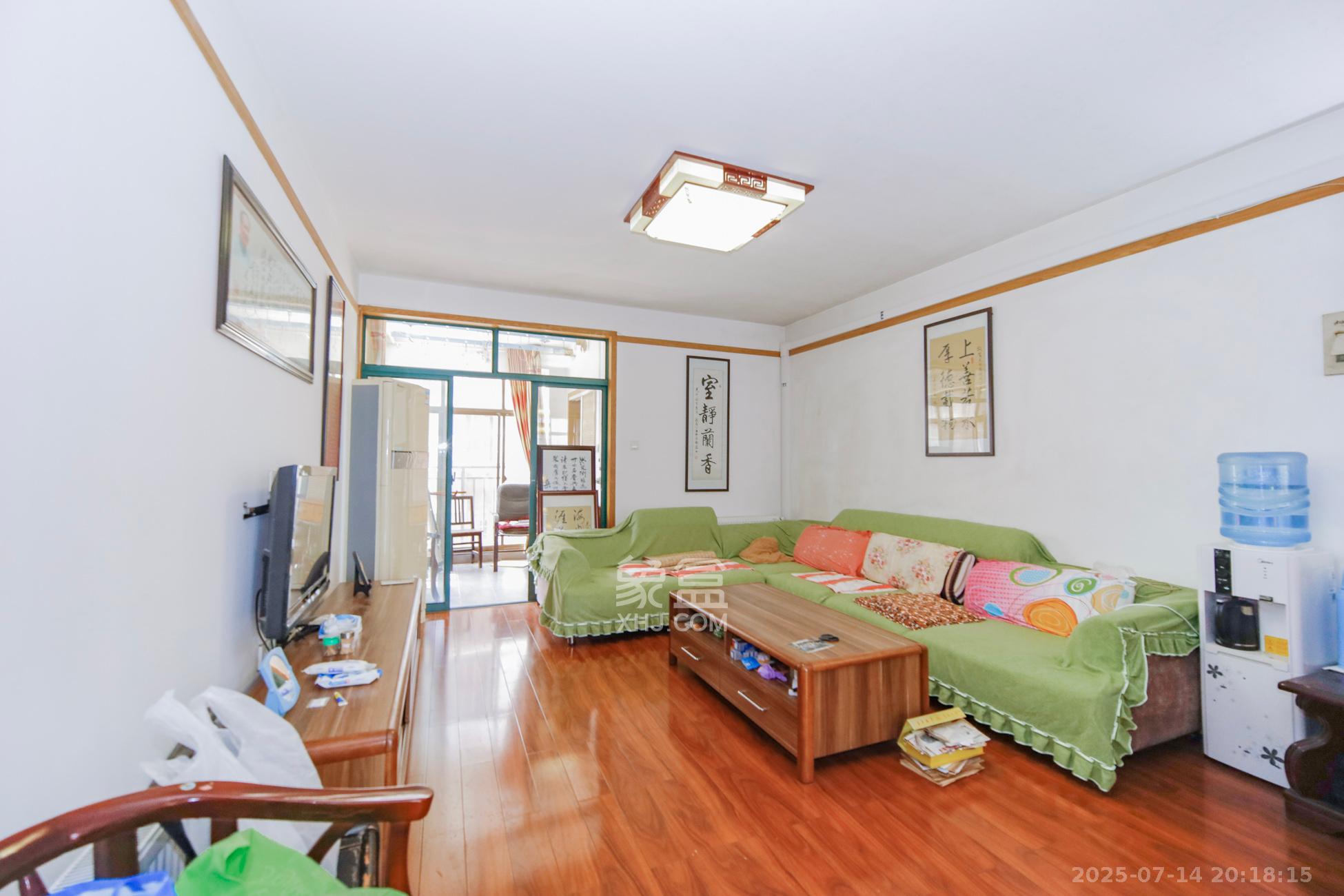 湘翰御舍 3室2厅2卫 70.0万 湘翰御舍 3室2厅2卫 70.0万客厅