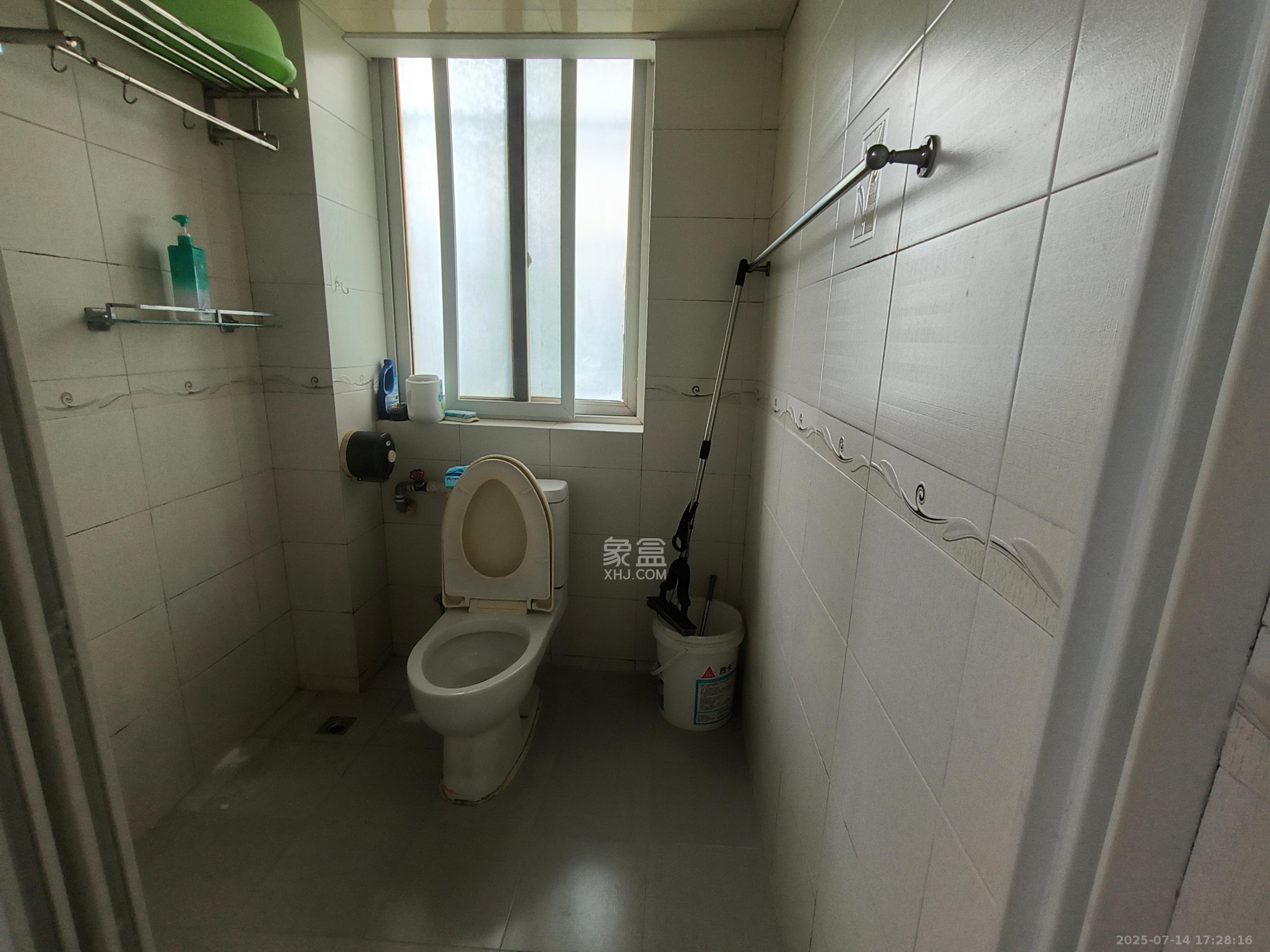 交通技校宿舍 2室2厅1卫 3500.0元/月 交通技校宿舍 2室2厅1卫 3500.0元/月室内图