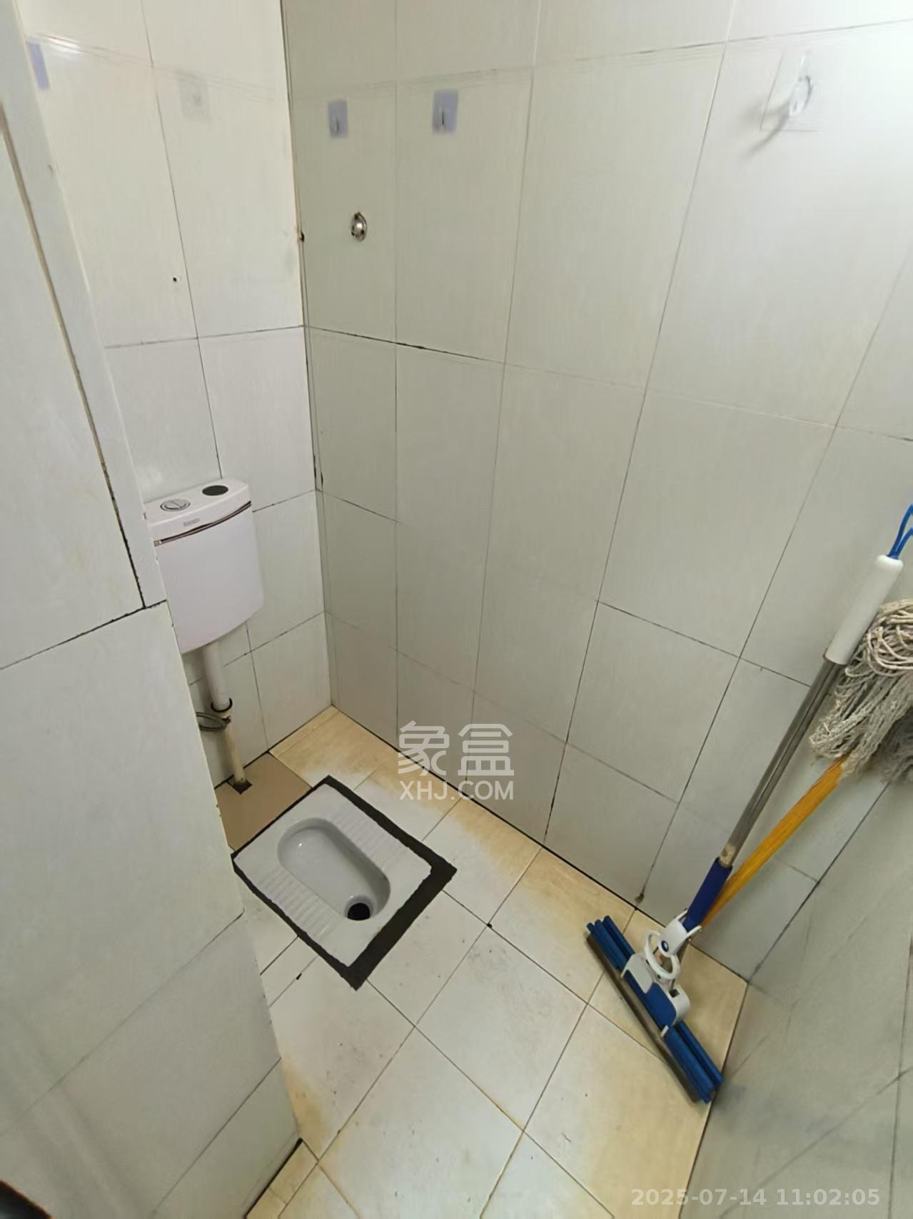 人民新村 3室1厅1卫 2500.0元/月 人民新村 3室1厅1卫 2500.0元/月室内图