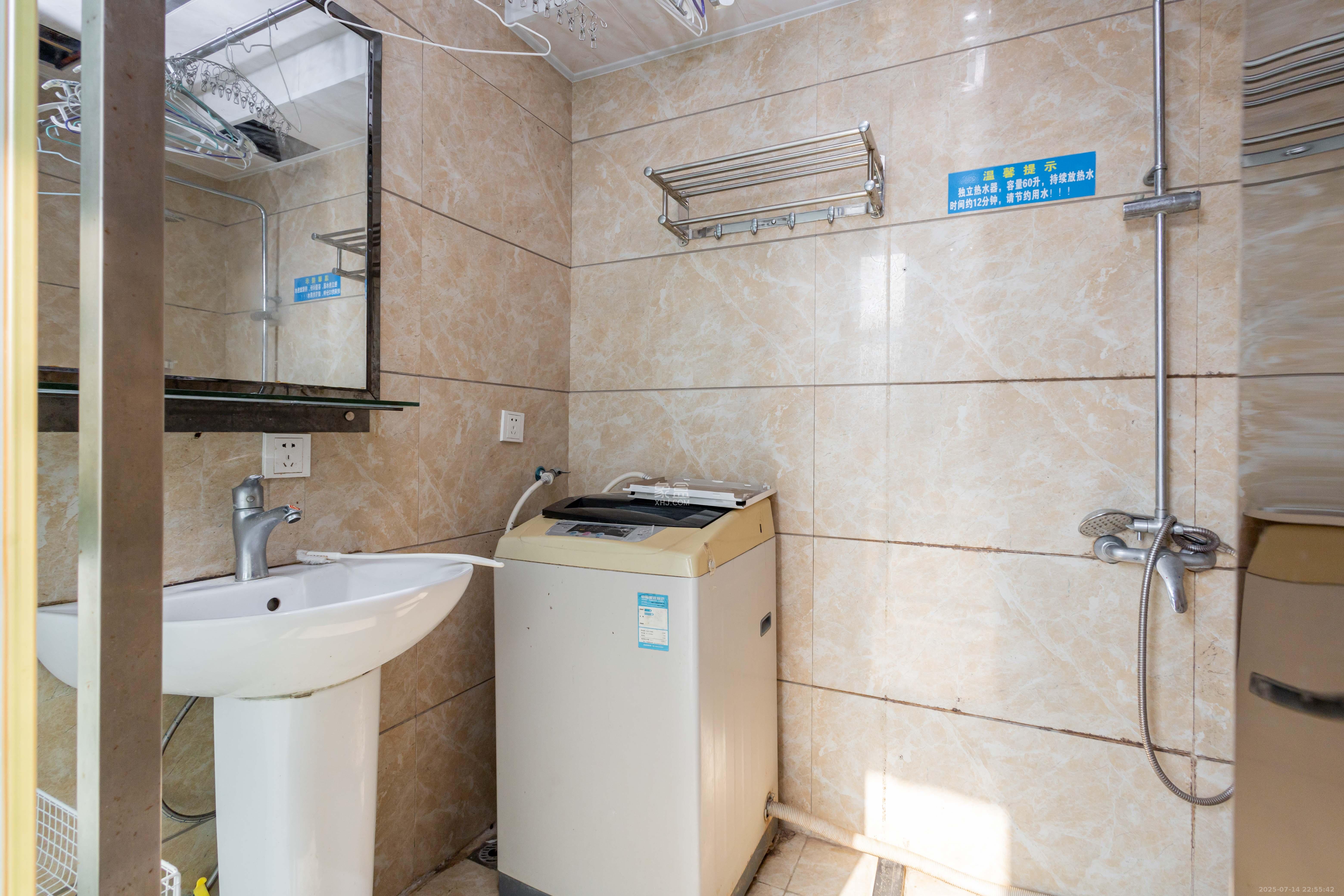 佐佑大厦  1室1厅1卫    14.8万 佐佑大厦  1室1厅1卫    14.8万卫生间