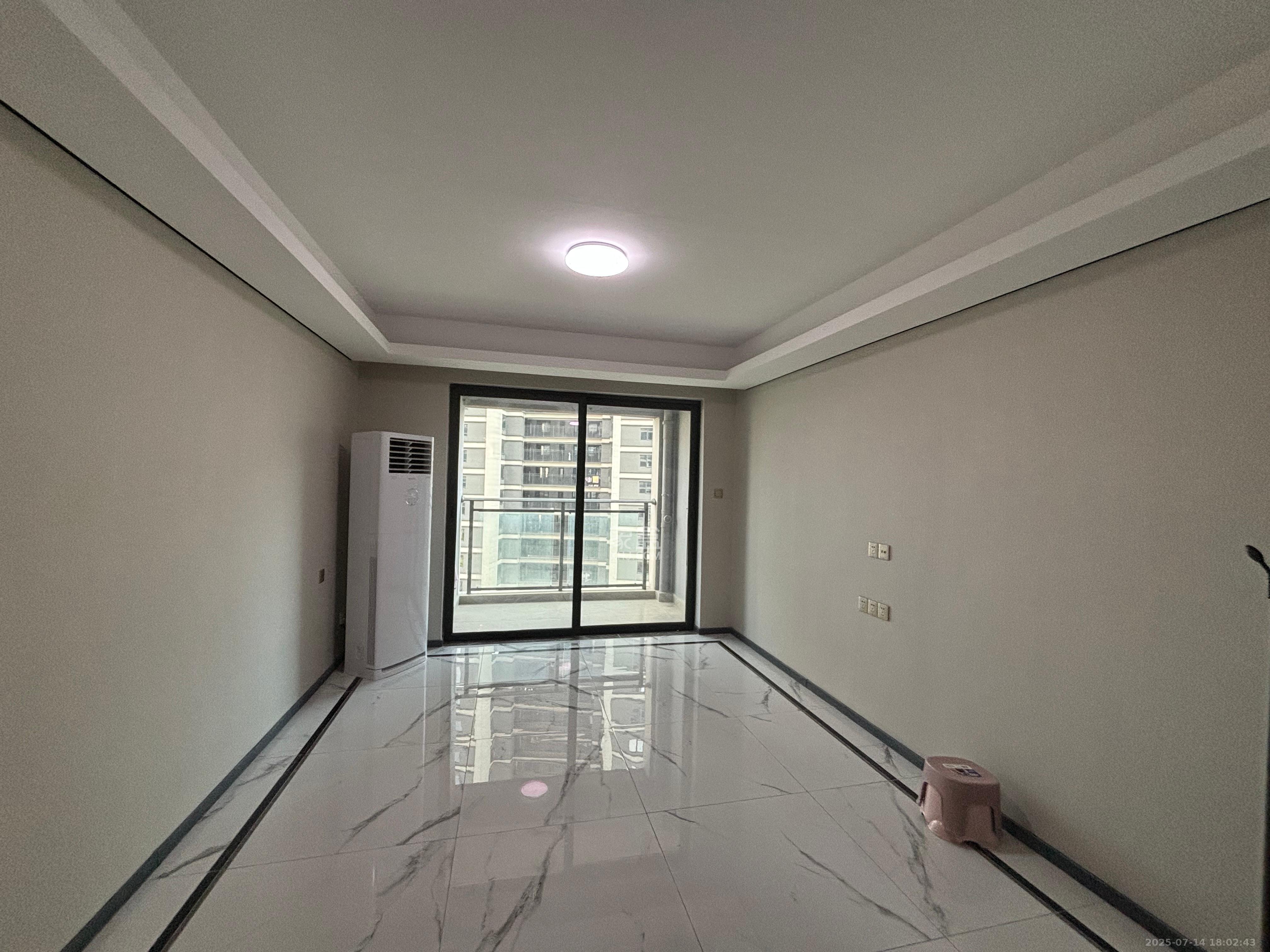 中海阅麓山一期  3室2厅2卫    3200.0元/月 中海阅麓山一期  3室2厅2卫    3200.0元/月