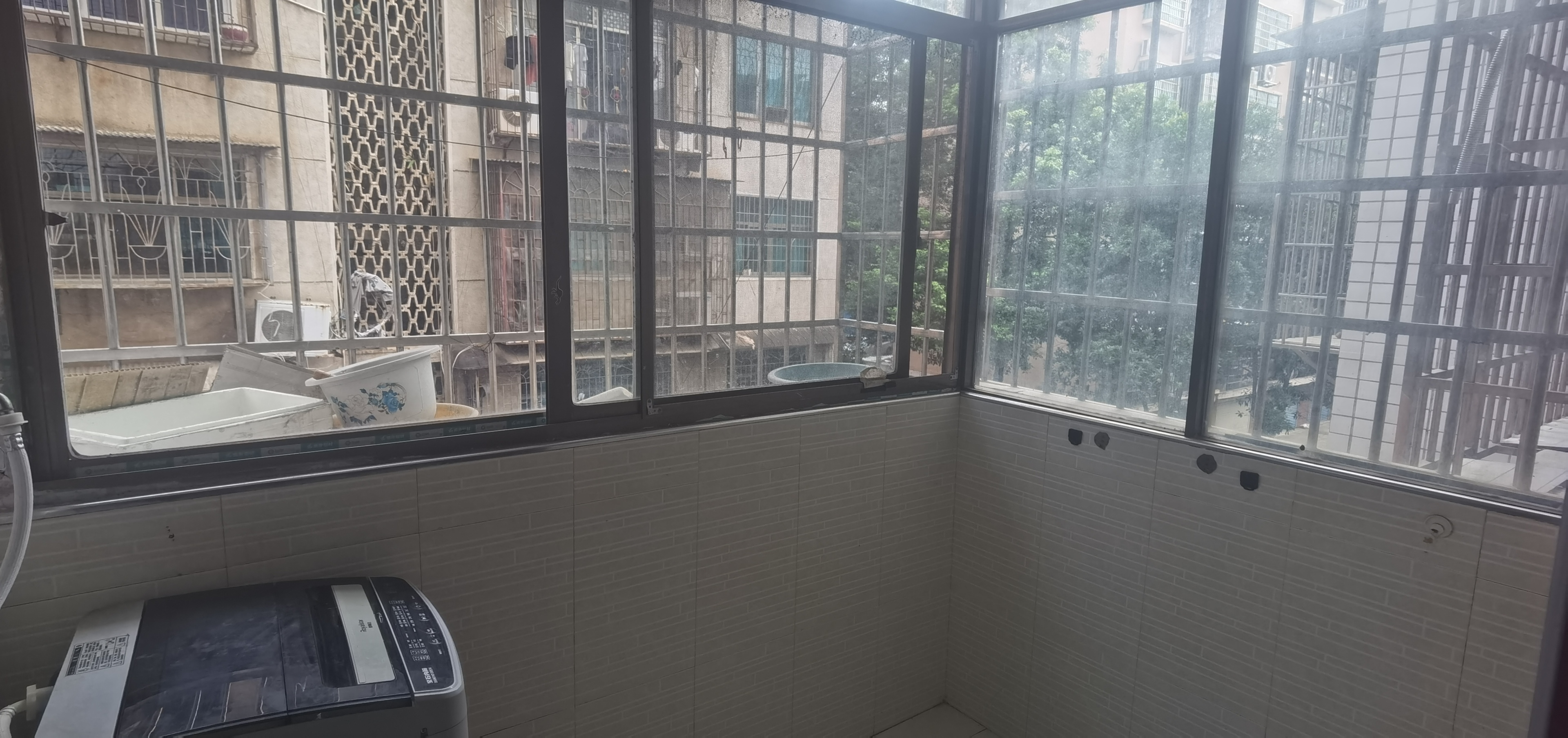 八一橡胶厂（长青中街)  2室1厅1卫    650.0元/月