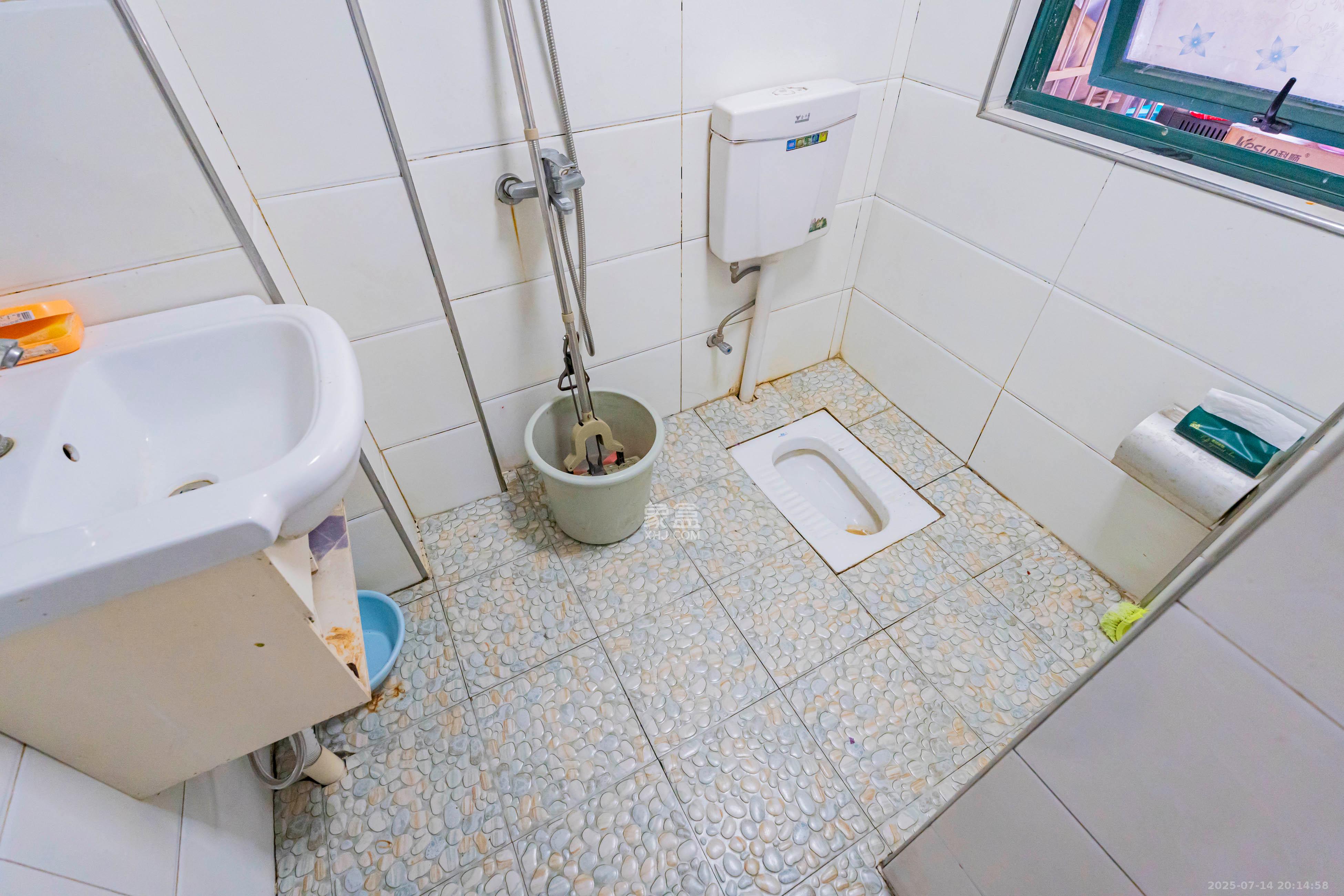 维一星城原山苑  3室2厅1卫    63.8万 维一星城原山苑  3室2厅1卫    63.8万卫生间