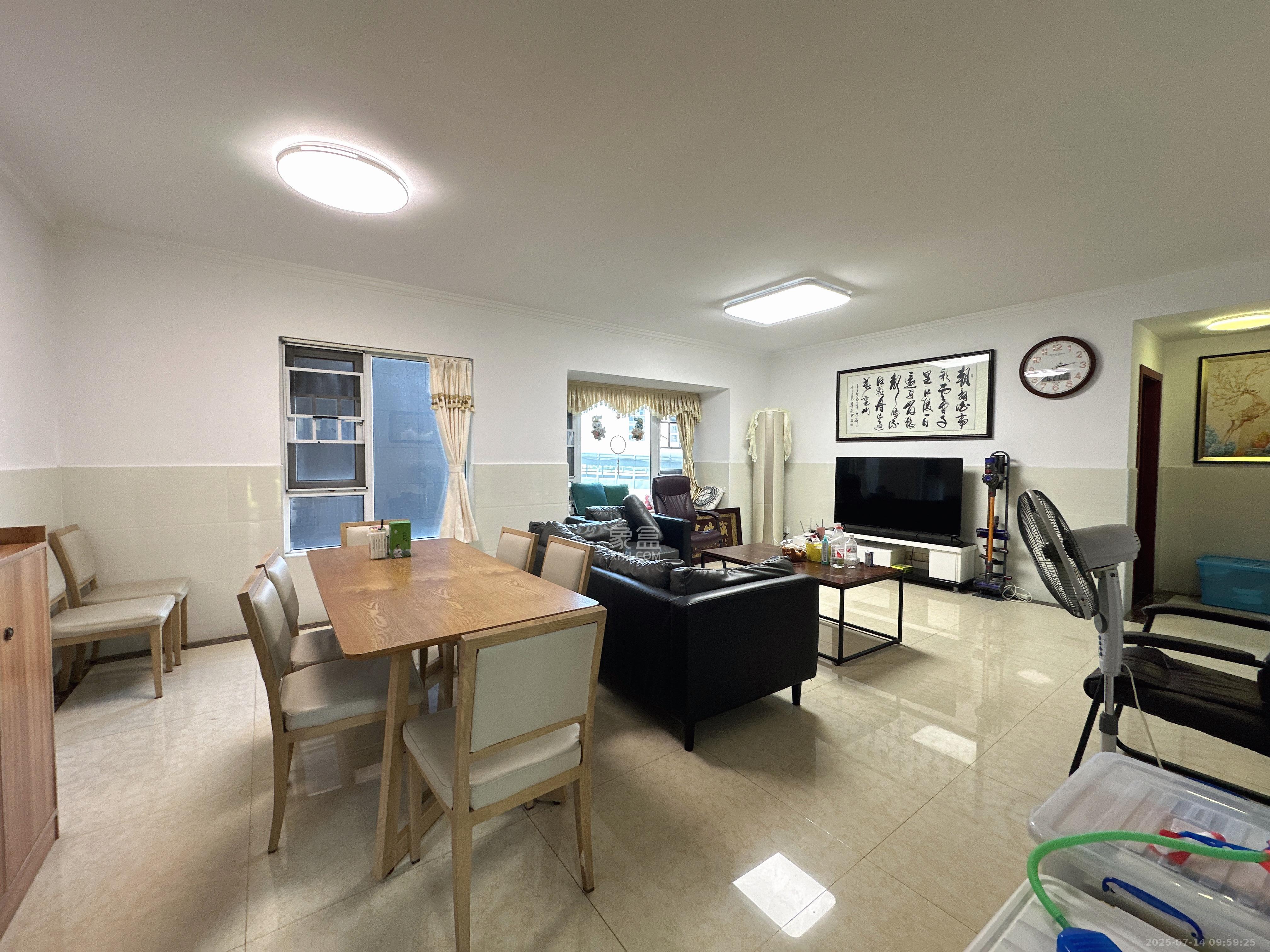 荣盛花语城 3室2厅1卫 2200.00元/月 荣盛花语城 3室2厅1卫 2200.00元/月室内图