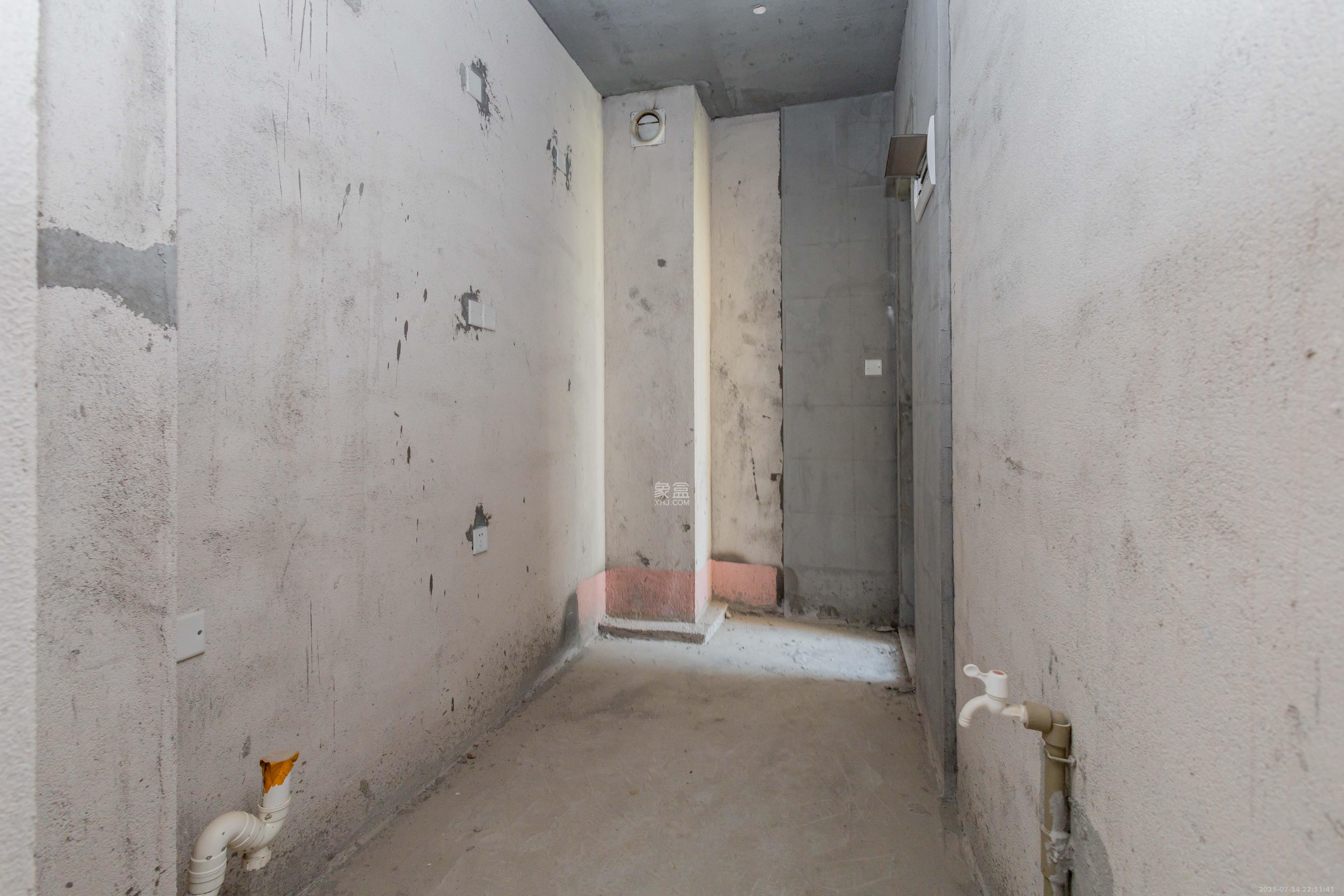 恒大江湾 3室2厅1卫 79.8万 恒大江湾 3室2厅1卫 79.8万厨房