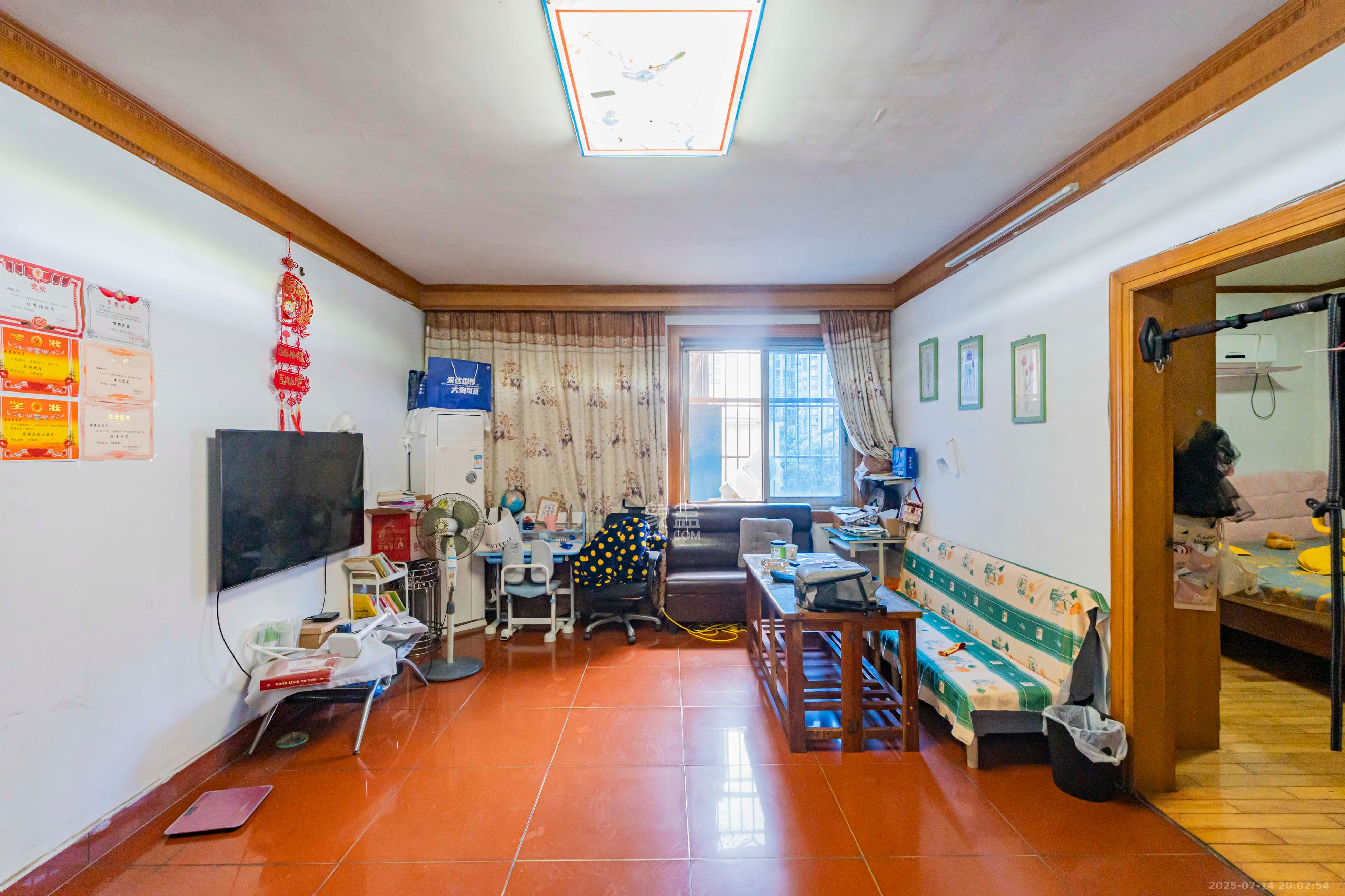 新奥燃气宿舍  2室2厅1卫    58.0万 新奥燃气宿舍  2室2厅1卫    58.0万客厅