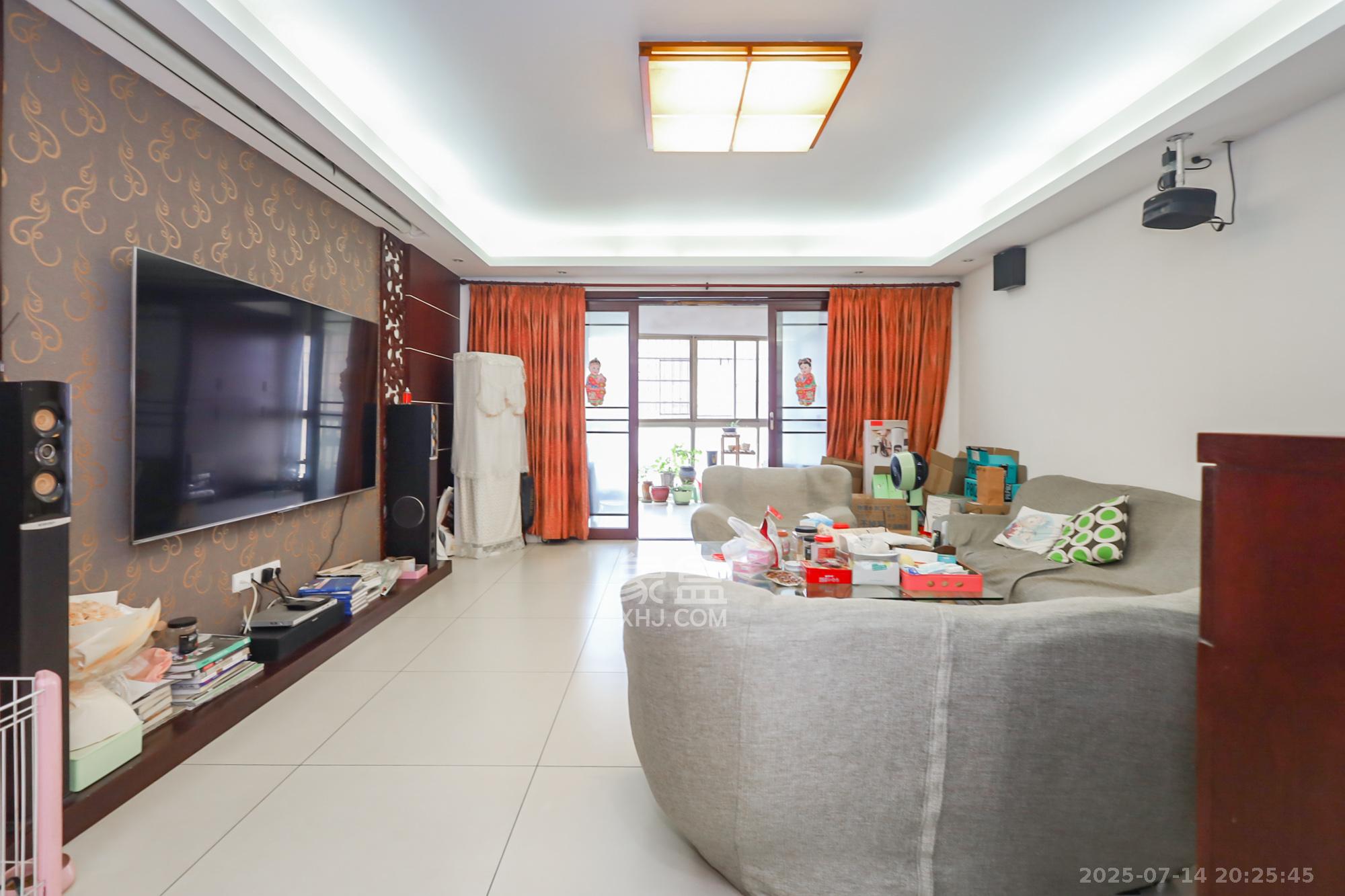 西岸润泽府 5室2厅2卫 189.0万 西岸润泽府 5室2厅2卫 189.0万客厅