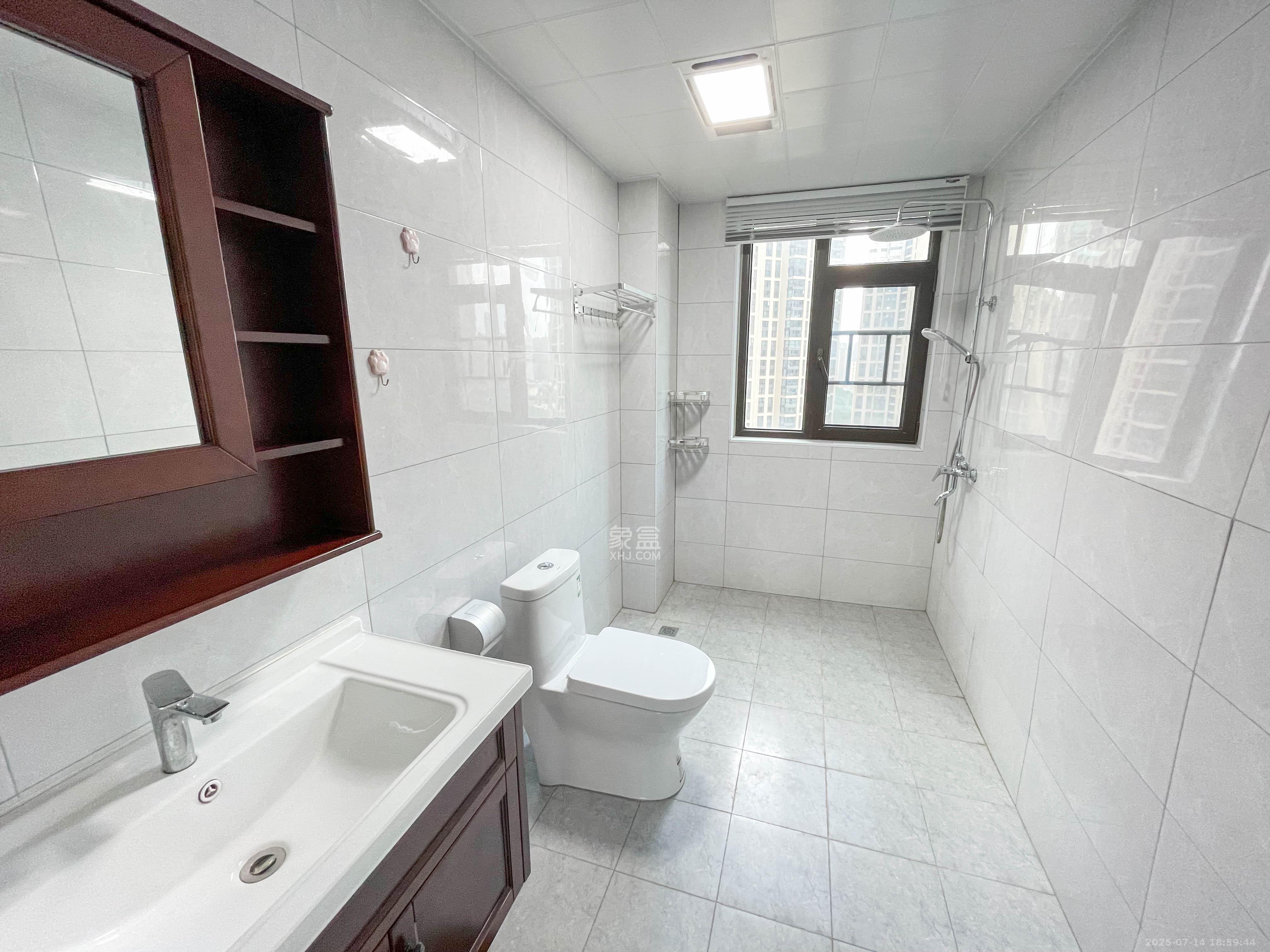 晟通牡丹舸 3室2厅1卫 288.0万 晟通牡丹舸 3室2厅1卫 288.0万卫生间