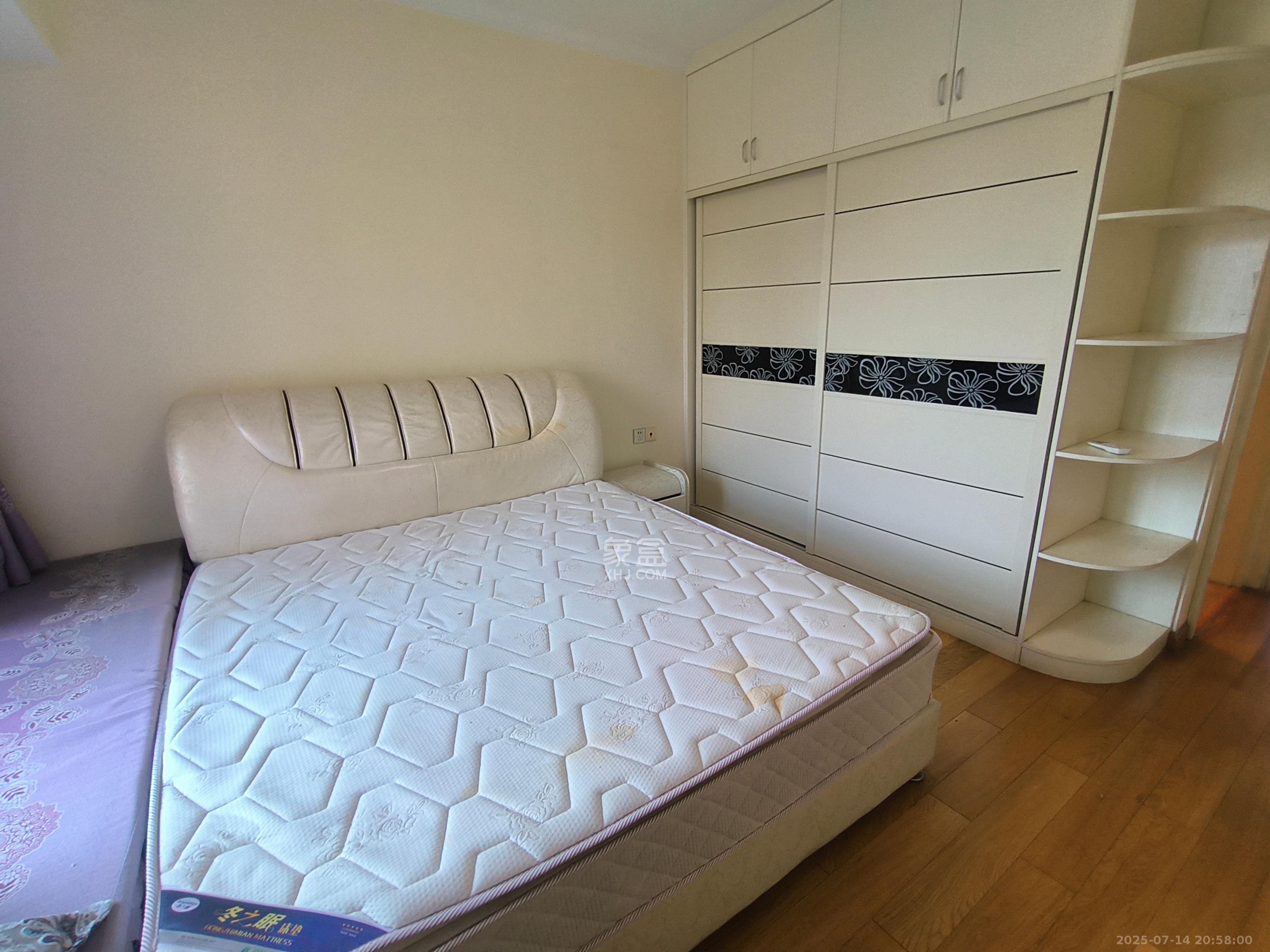 时代倾城一期  3室2厅2卫   2200.00元/月室内图