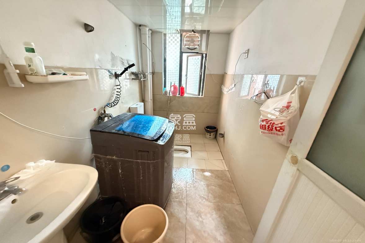 东城港 3室2厅2卫 2700.0元/月 东城港 3室2厅2卫 2700.0元/月室内图