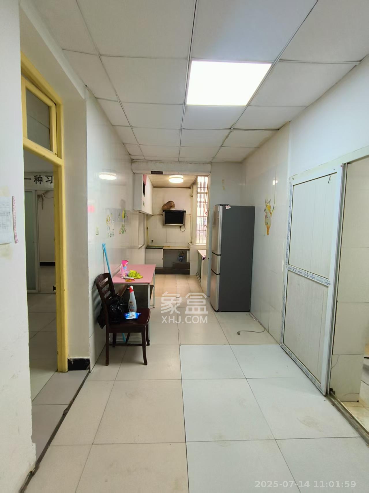 人民新村 3室1厅1卫 2500.0元/月 人民新村 3室1厅1卫 2500.0元/月室内图