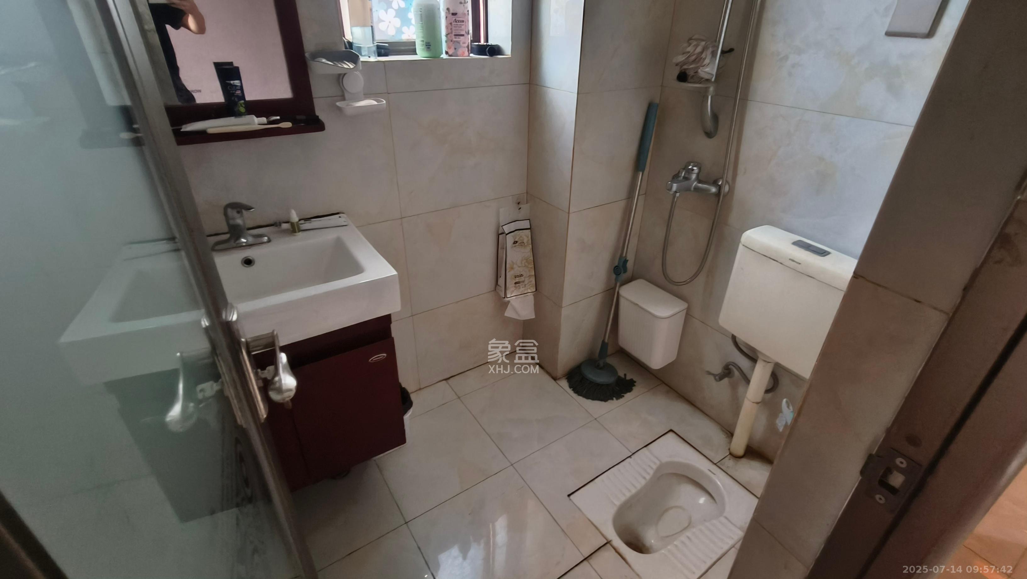 第六都（陆都小区）  3室2厅2卫    3600.0元/月室内图