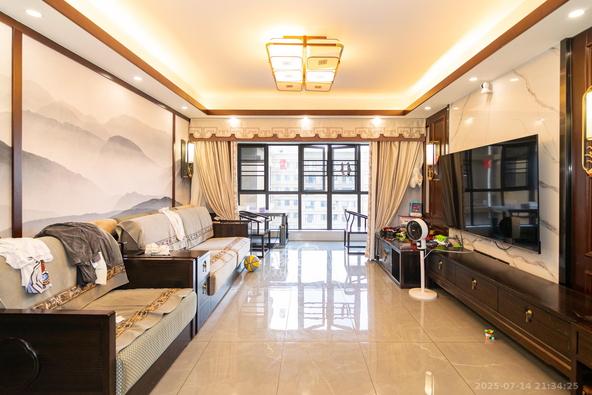 润和美郡(润和紫郡五期)  4室2厅2卫    115.0万 润和美郡(润和紫郡五期)  4室2厅2卫    115.0万客厅