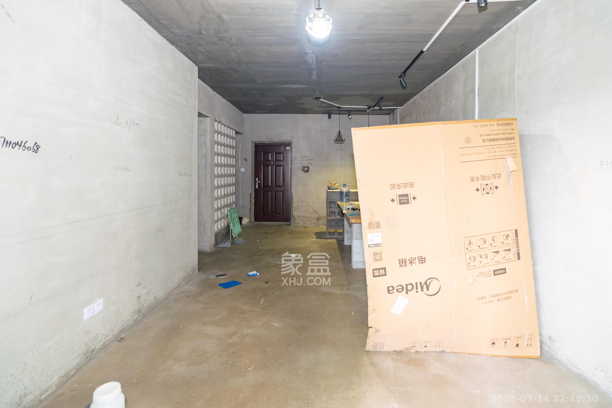澳海澜庭  3室2厅1卫    55.0万客厅