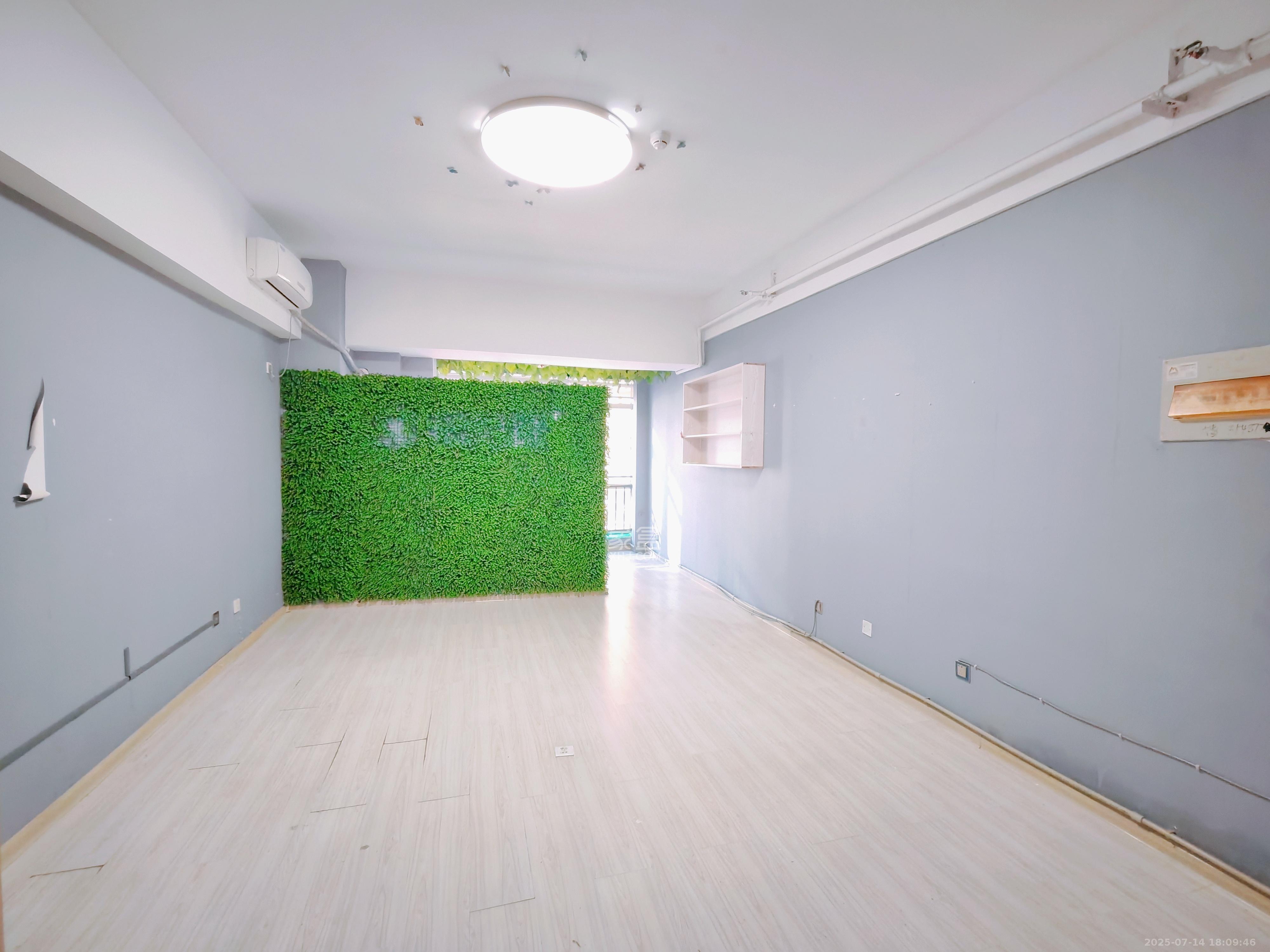 奥克斯广场  1室0厅1卫    1800.0元/月 奥克斯广场  1室0厅1卫    1800.0元/月室内图