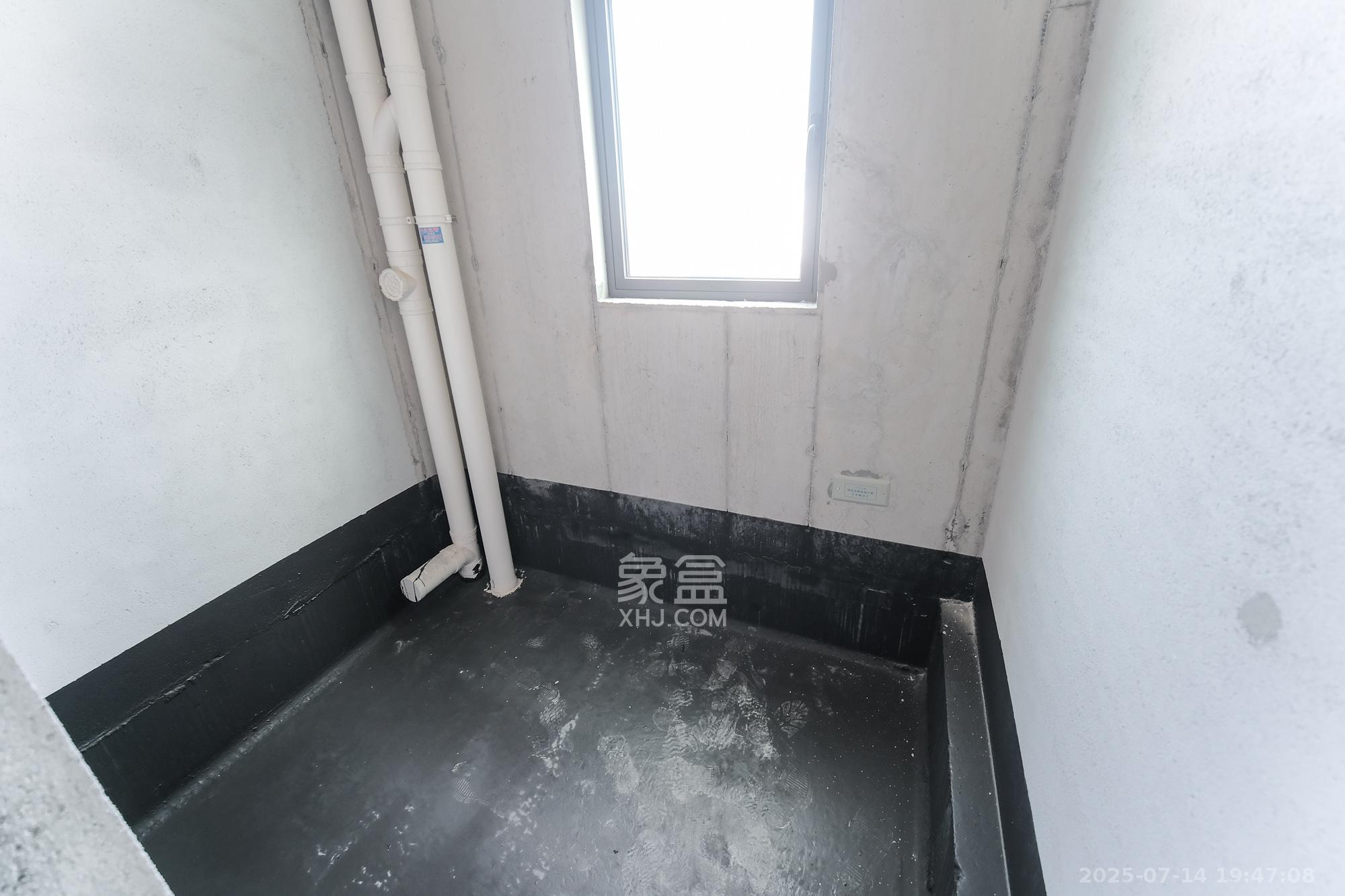 中铁置业诺德府  4室2厅2卫   104.00万卫生间