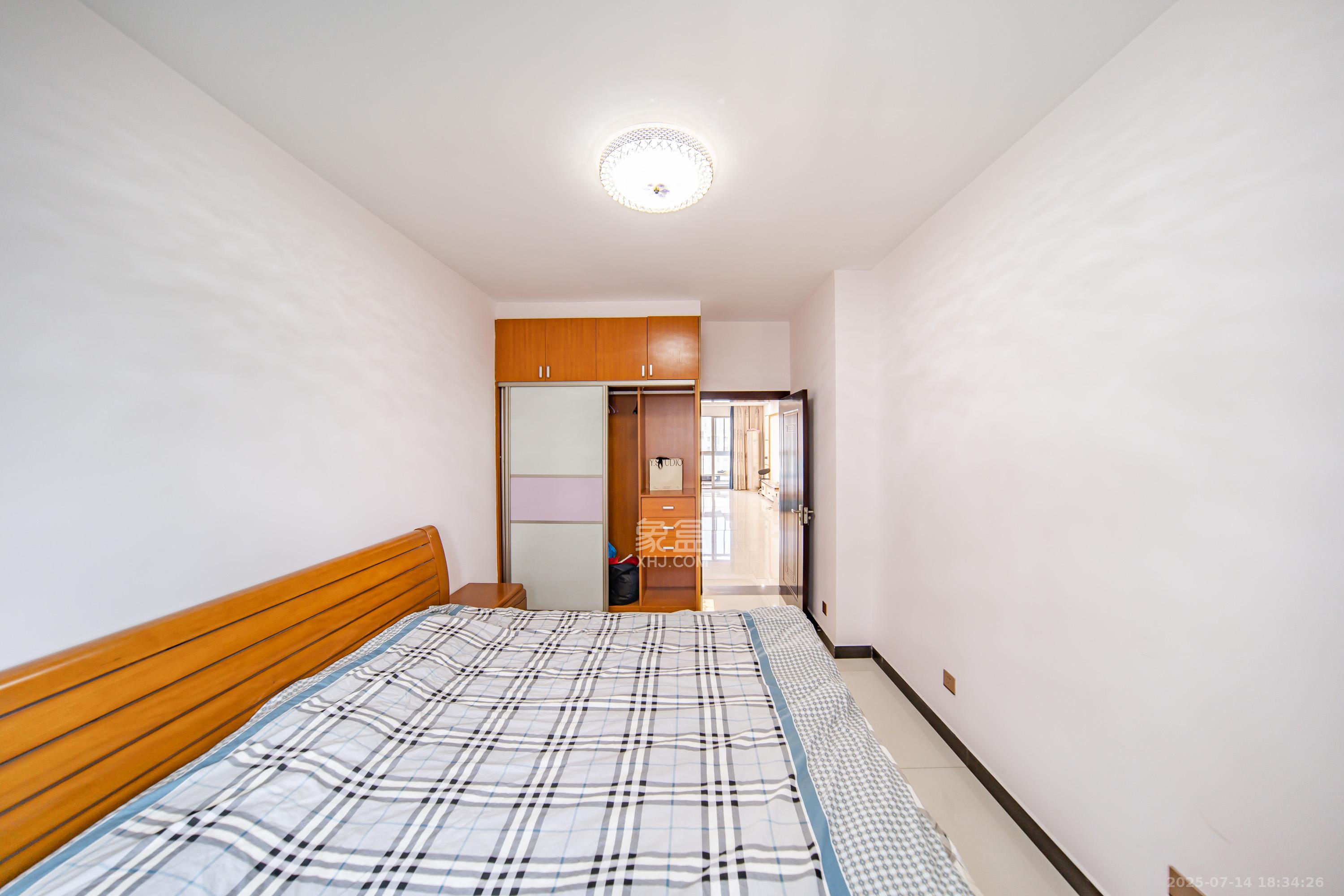 阳光100二期 2室2厅1卫 88.0万 阳光100二期 2室2厅1卫 88.0万卧室