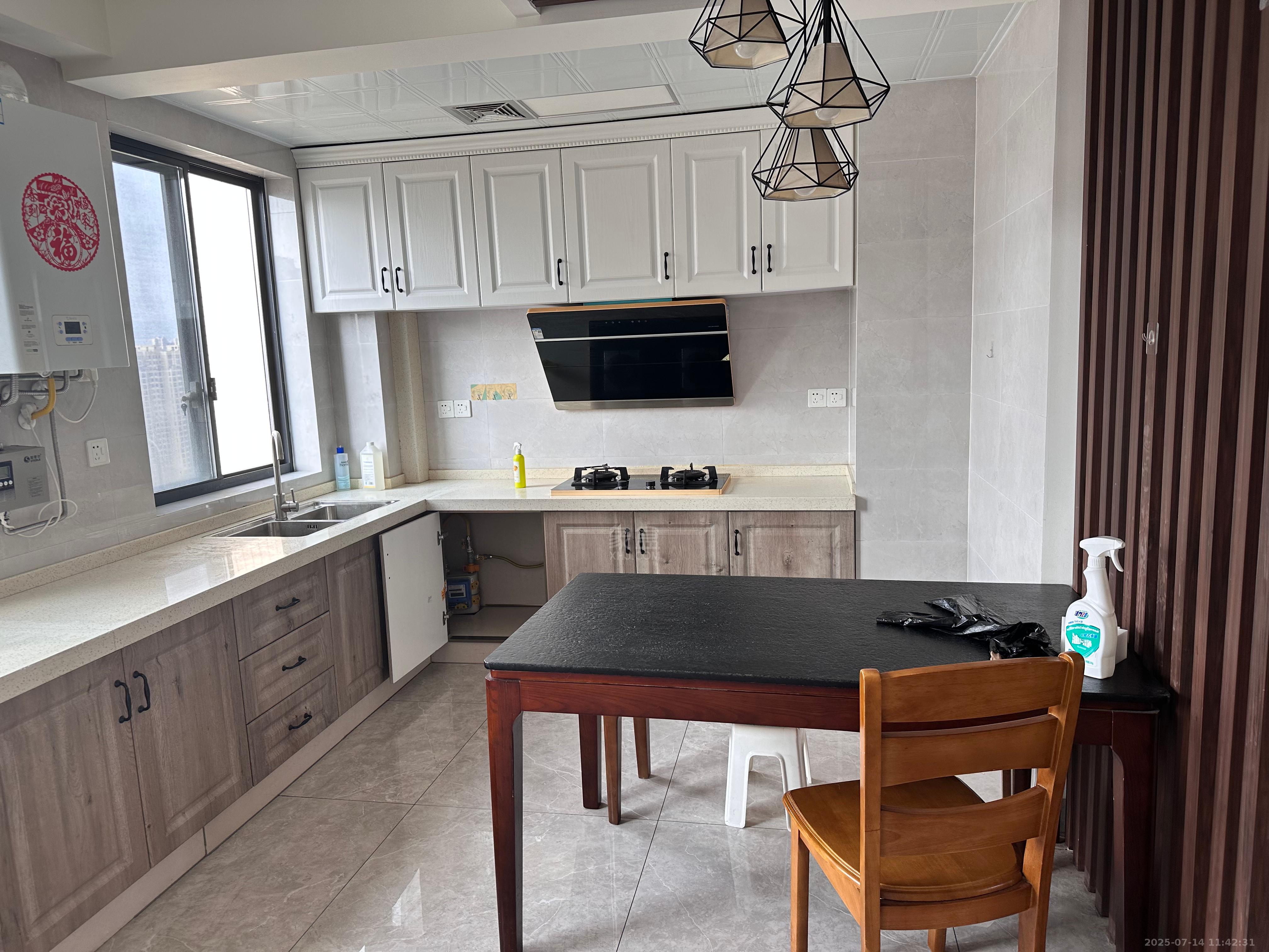 日盛山湖城 3室2厅2卫 2100.0元/月 日盛山湖城 3室2厅2卫 2100.0元/月室内图