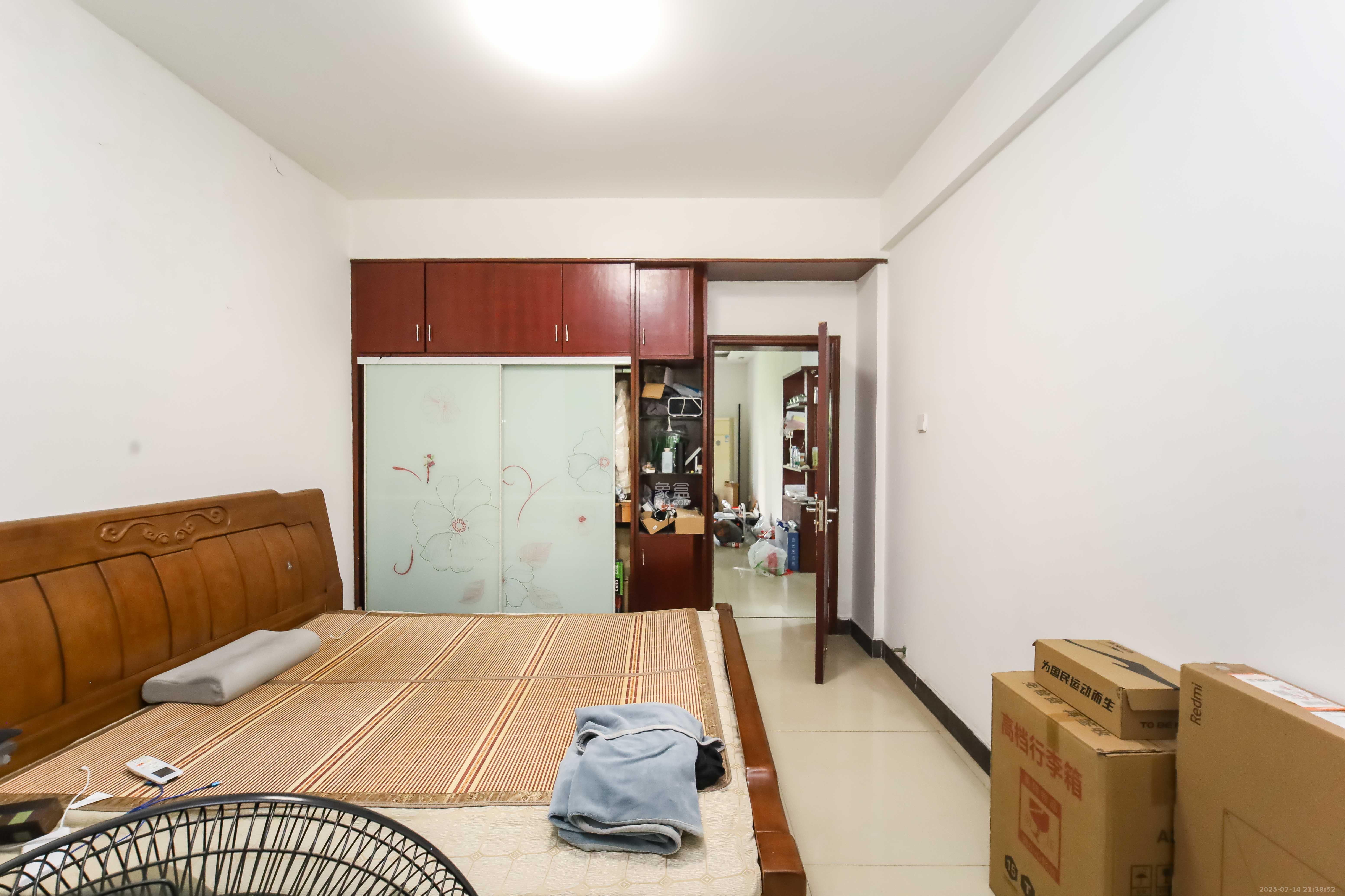 长房东郡 2室2厅1卫 98.0万 长房东郡 2室2厅1卫 98.0万卧室