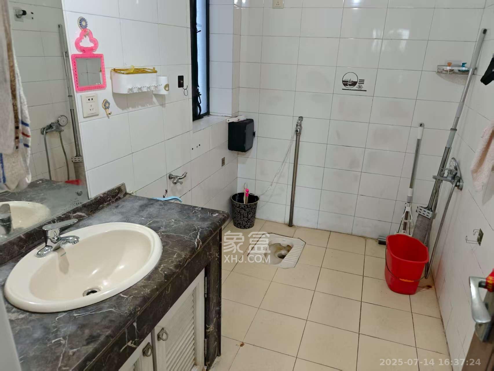 王府花园  3室2厅1卫    2800.0元/月室内图