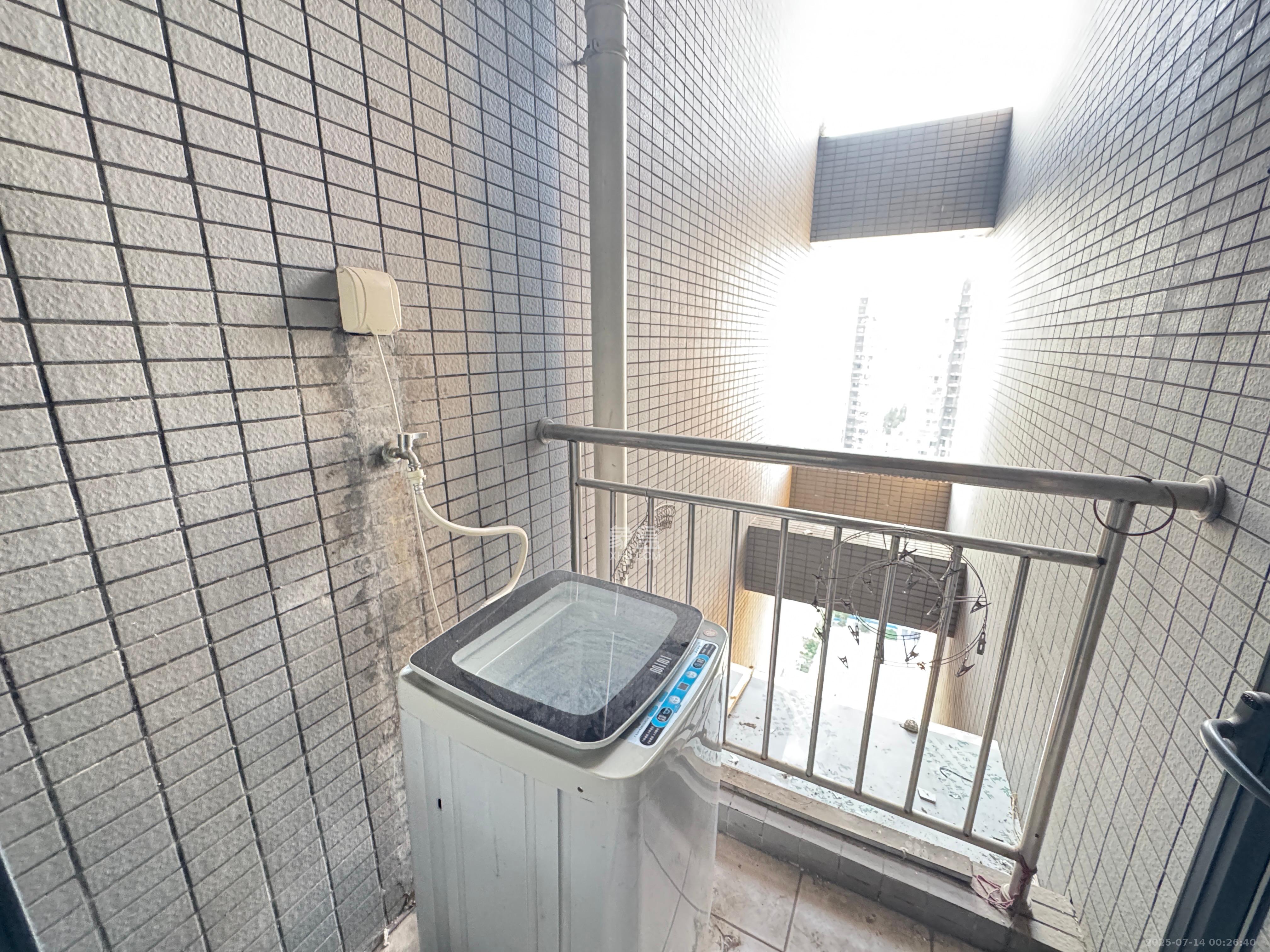 亚商国际  1室2厅1卫   2100.00元/月室内图