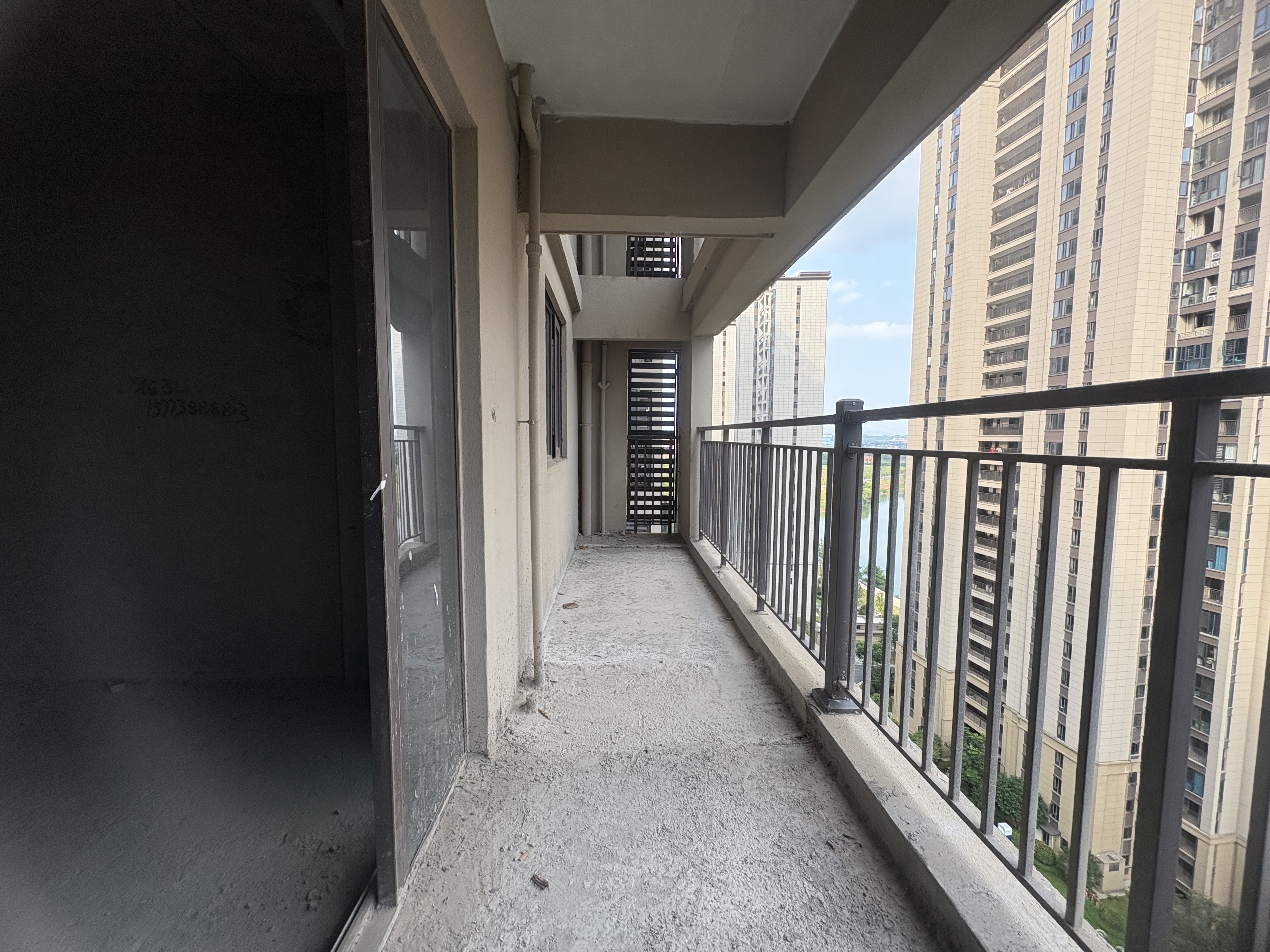 中梁湾田御江府 3室2厅1卫 48.0万 中梁湾田御江府 3室2厅1卫 48.0万客厅