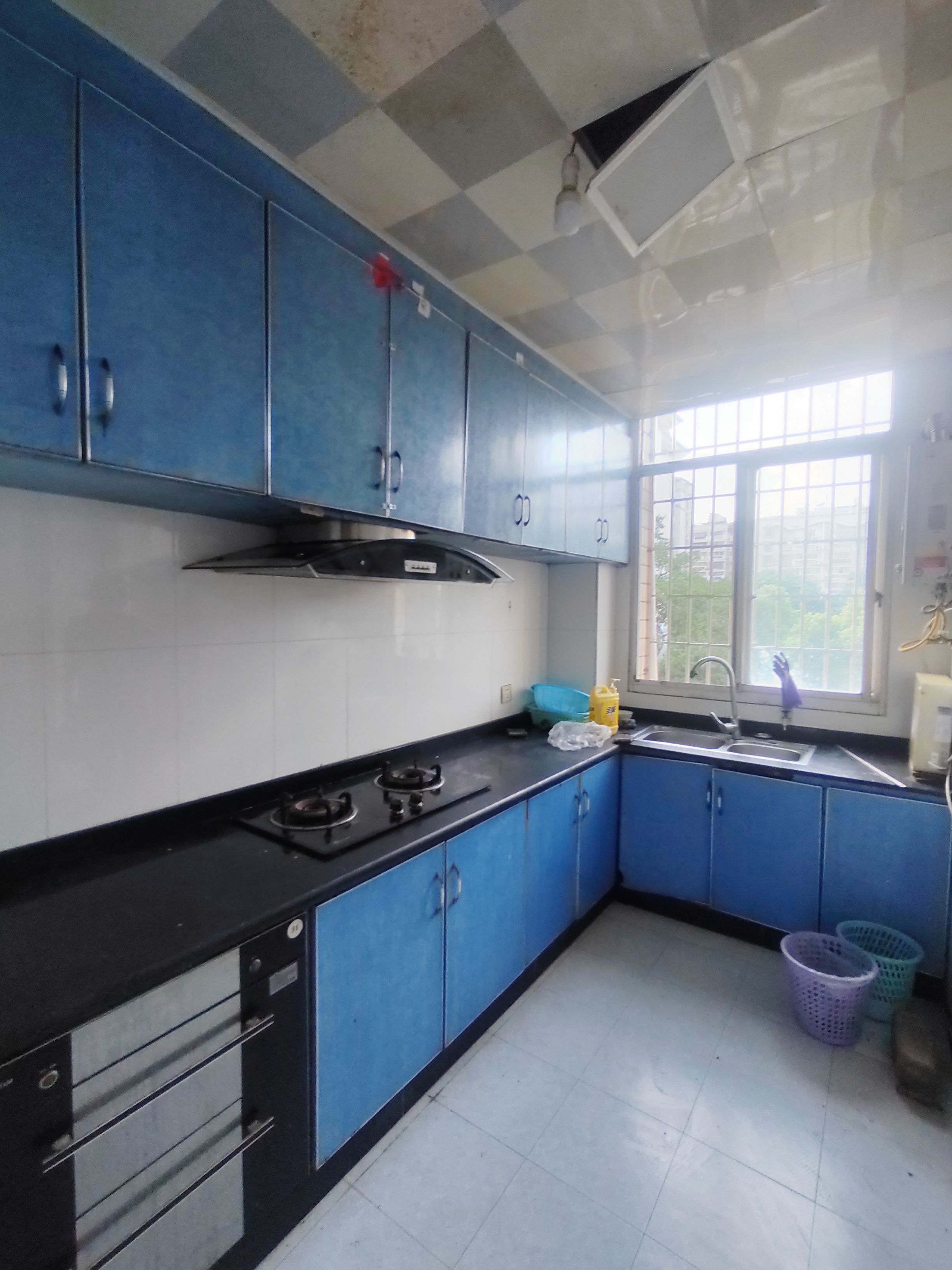 铂金玫瑰园  4室2厅2卫    48.8万 铂金玫瑰园  4室2厅2卫    48.8万客厅