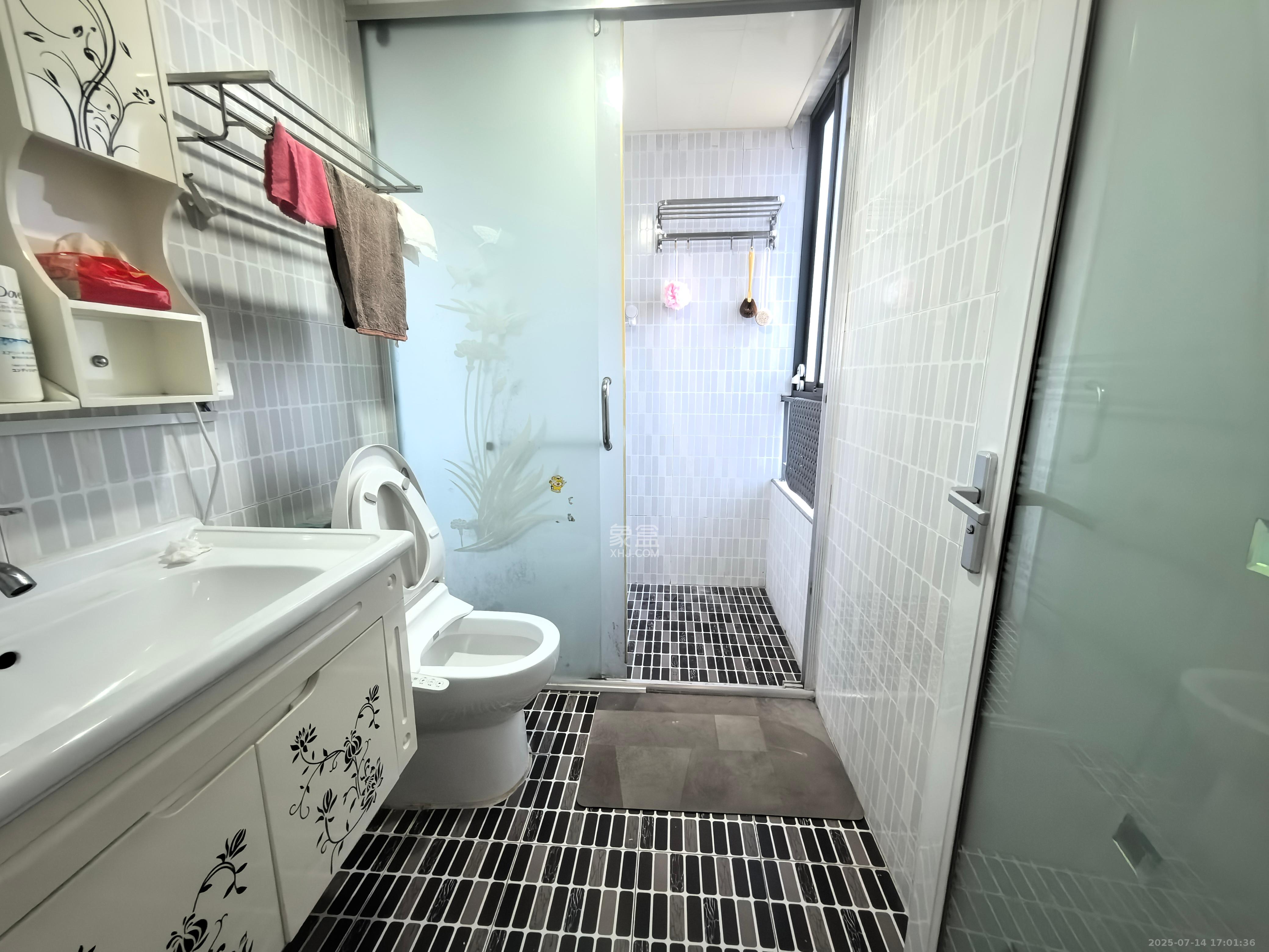 华润凤凰城二期  3室2厅1卫    1900.0元/月室内图