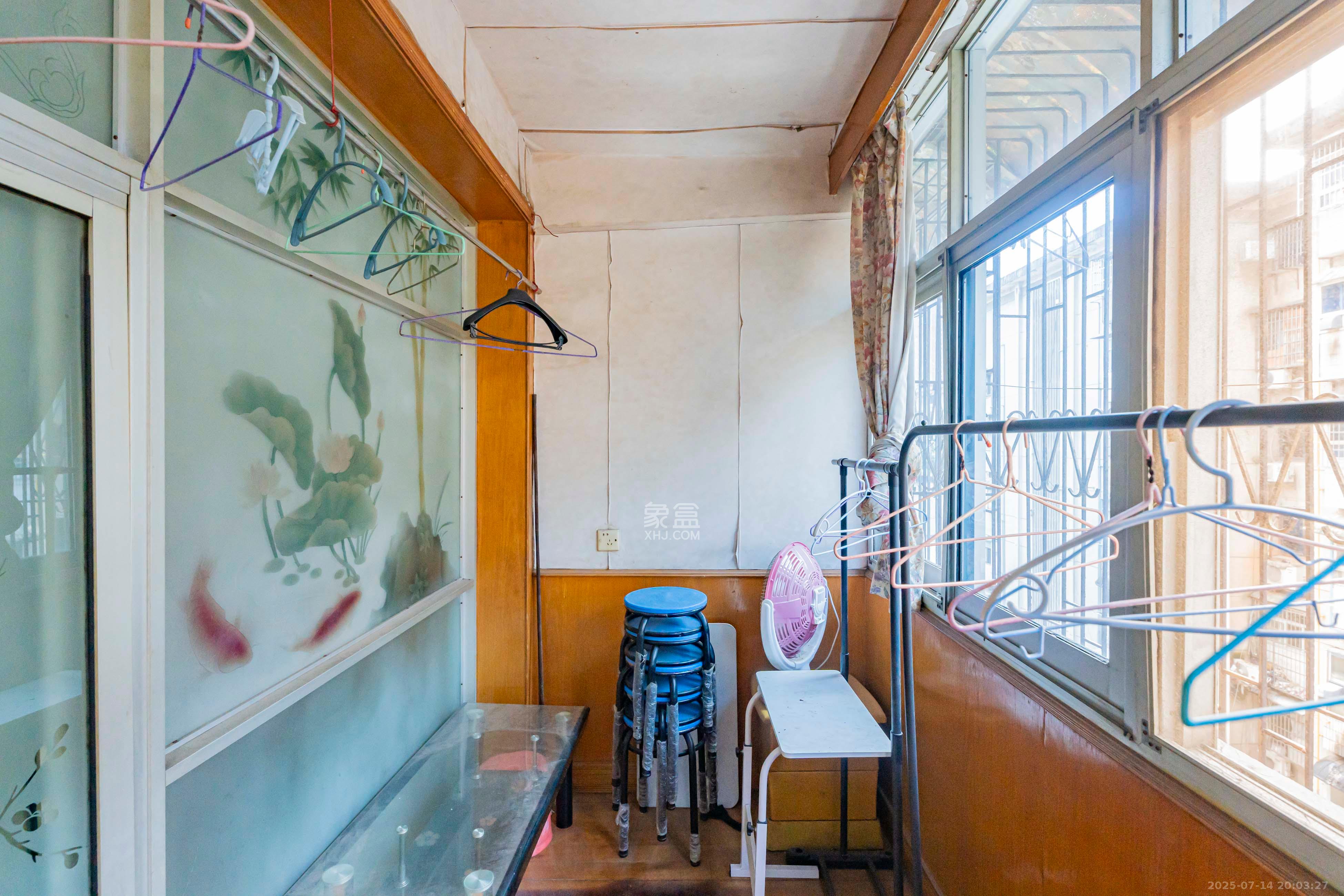 建湘新村  2室1厅1卫   30.00万阳台
